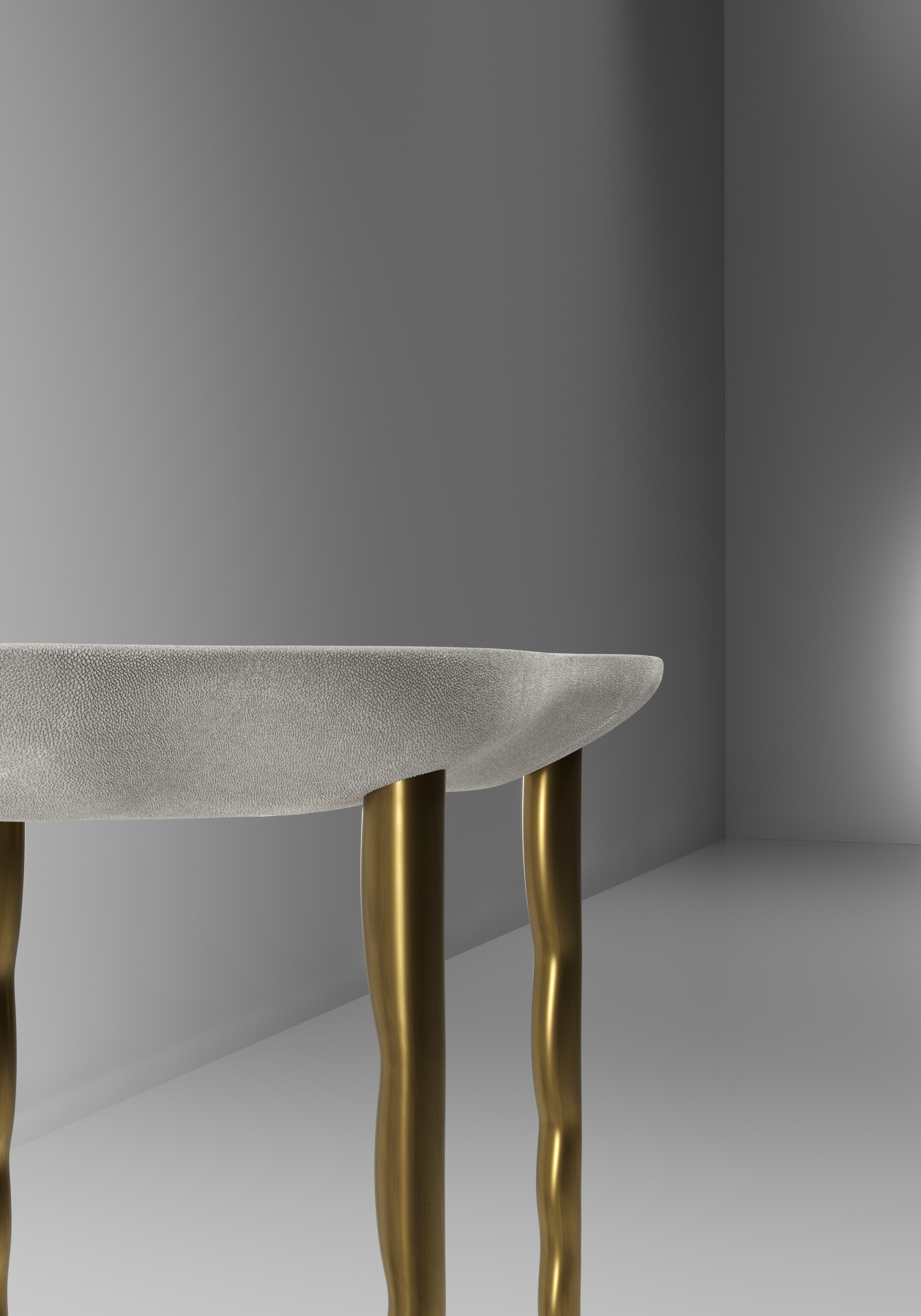 Beistelltisch aus Chagrin mit Messingdetails in Bronzepatina von R&Y Augousti im Zustand „Neu“ im Angebot in New York, NY