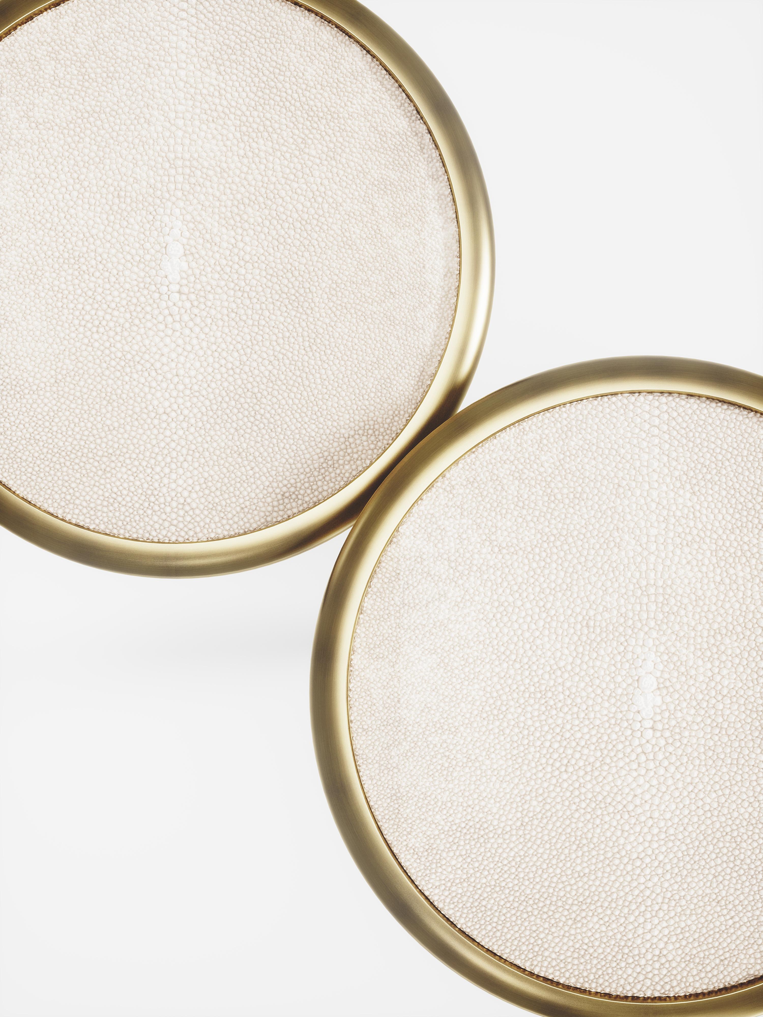 Stapeltische aus Chagrinleder mit Bronze-Patina-Messingdetails von R&Y Augousti im Angebot 1
