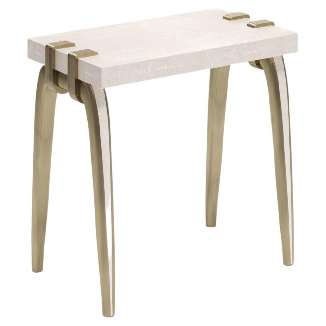 Mesa auxiliar de piel de zapa con detalles de latón patinado by R&Y Augousti