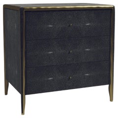Shagreen-Beistelltisch mit Bronze-Patina-Messingdetails von R&Y Augousti