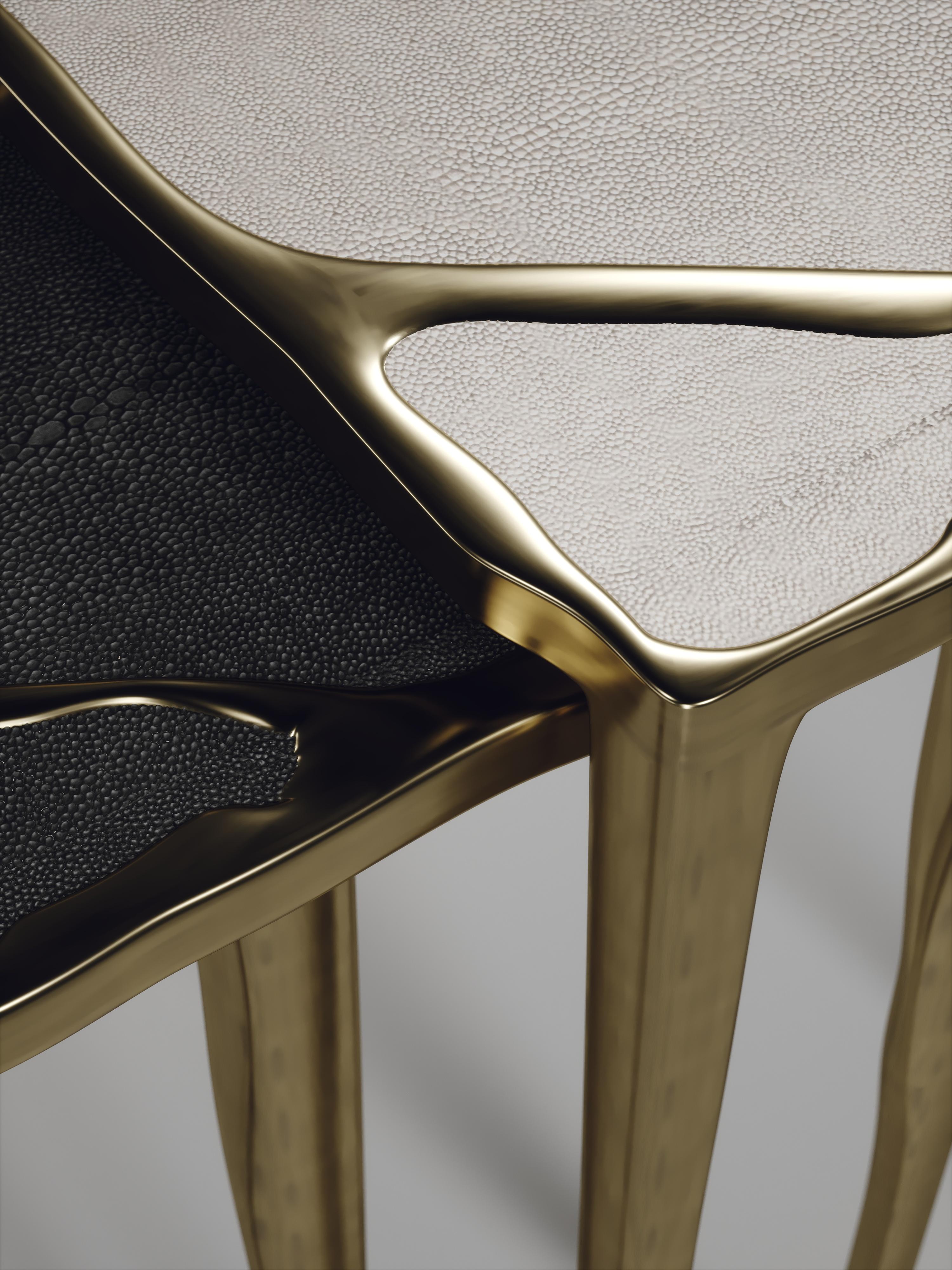 Table d'appoint en galuchat avec incrustation de laiton Patina par R&Y Augousti en vente 5