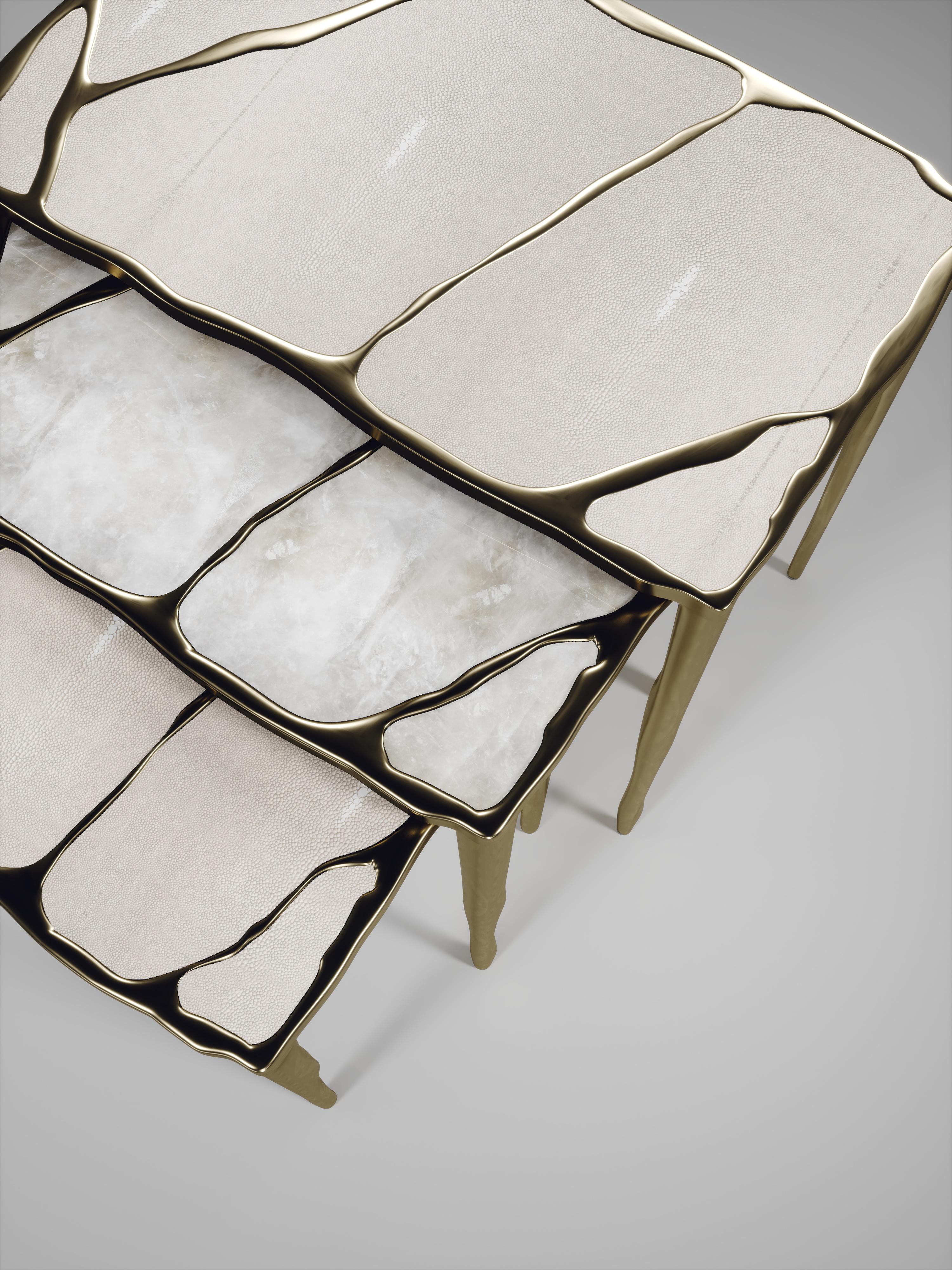 Philippin Table d'appoint en galuchat avec incrustation de laiton Patina par R&Y Augousti en vente