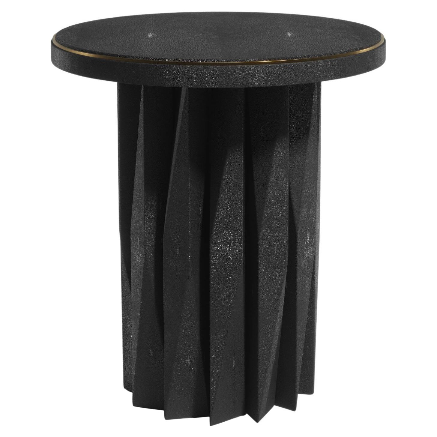 Beistelltisch aus Chagrin mit geometrisch geriffelten Details von R&Y Augousti im Angebot
