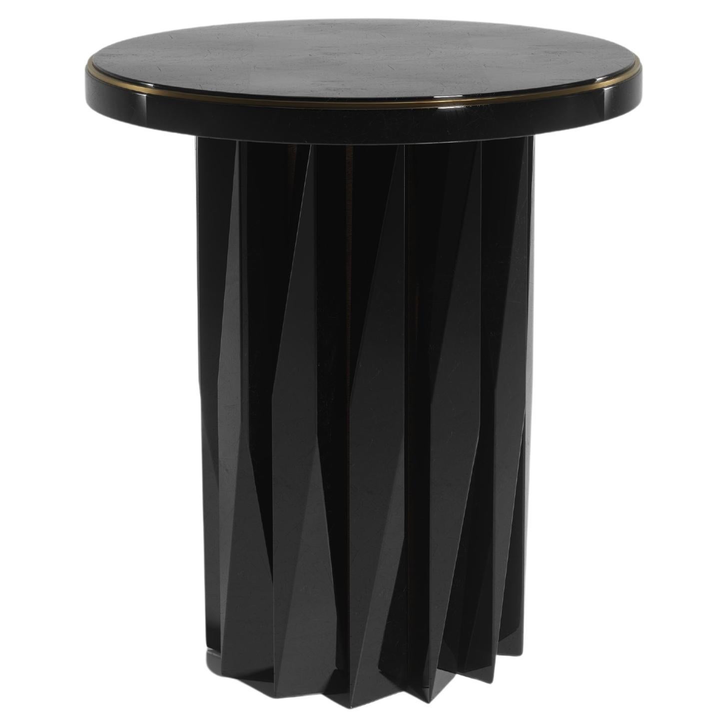 Muschelintarsien-Beistelltisch mit geometrisch geriffelten Details von R&Y Augousti im Angebot