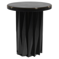 Muschelintarsien-Beistelltisch mit geometrisch geriffelten Details von R&Y Augousti