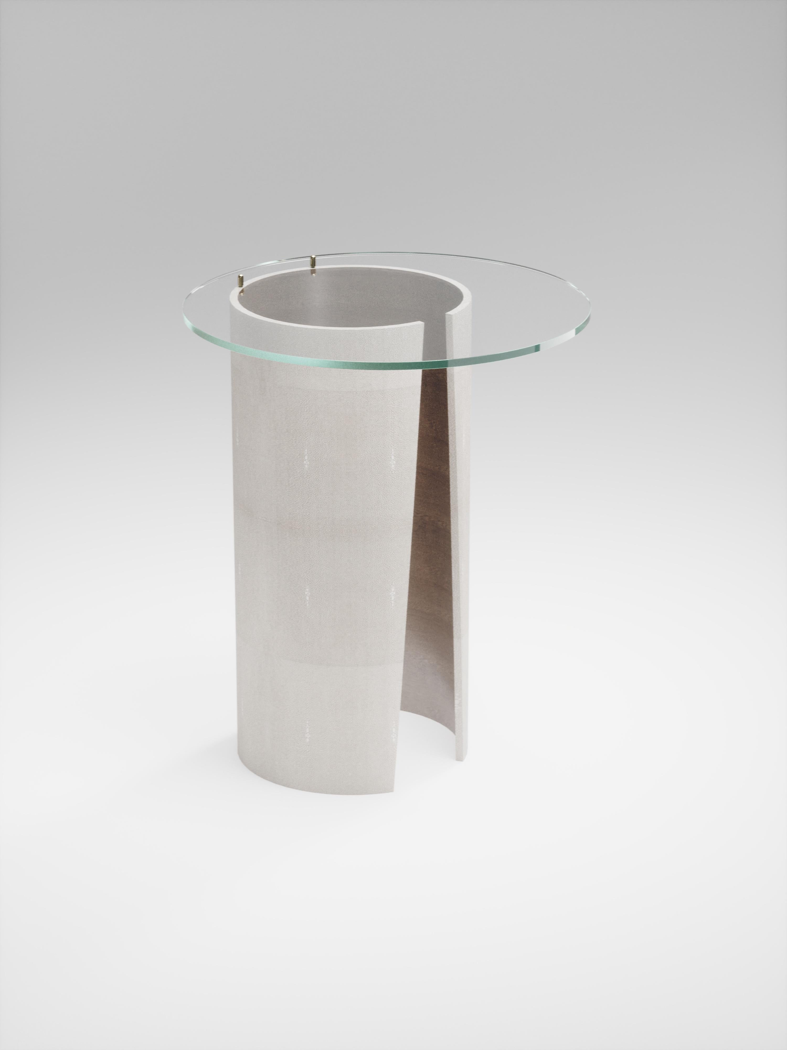Table d'appoint en galuchat avec plateau en verre de R&Y Augousti Neuf - En vente à New York, NY