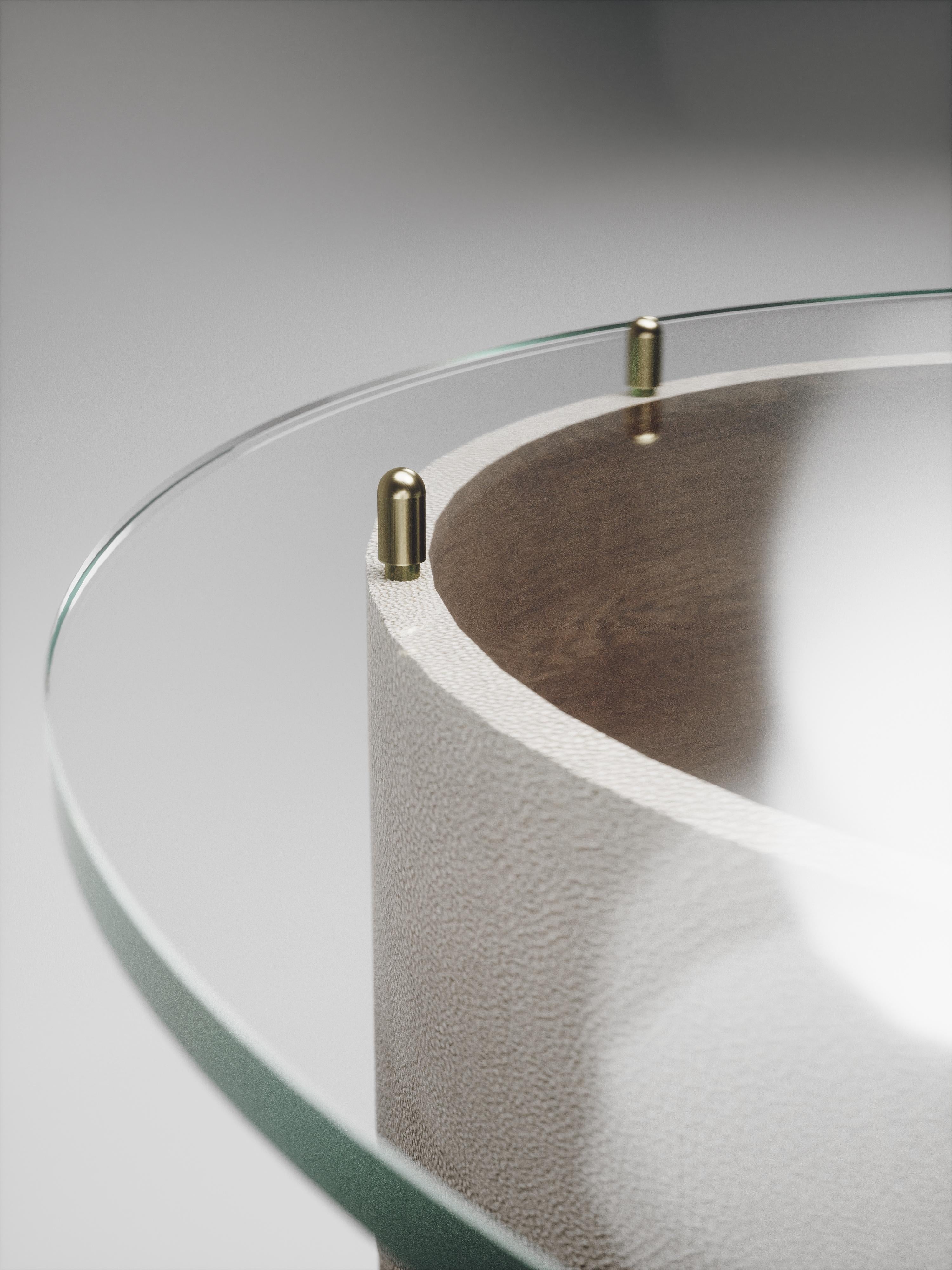 Laiton Table d'appoint en galuchat avec plateau en verre de R&Y Augousti en vente