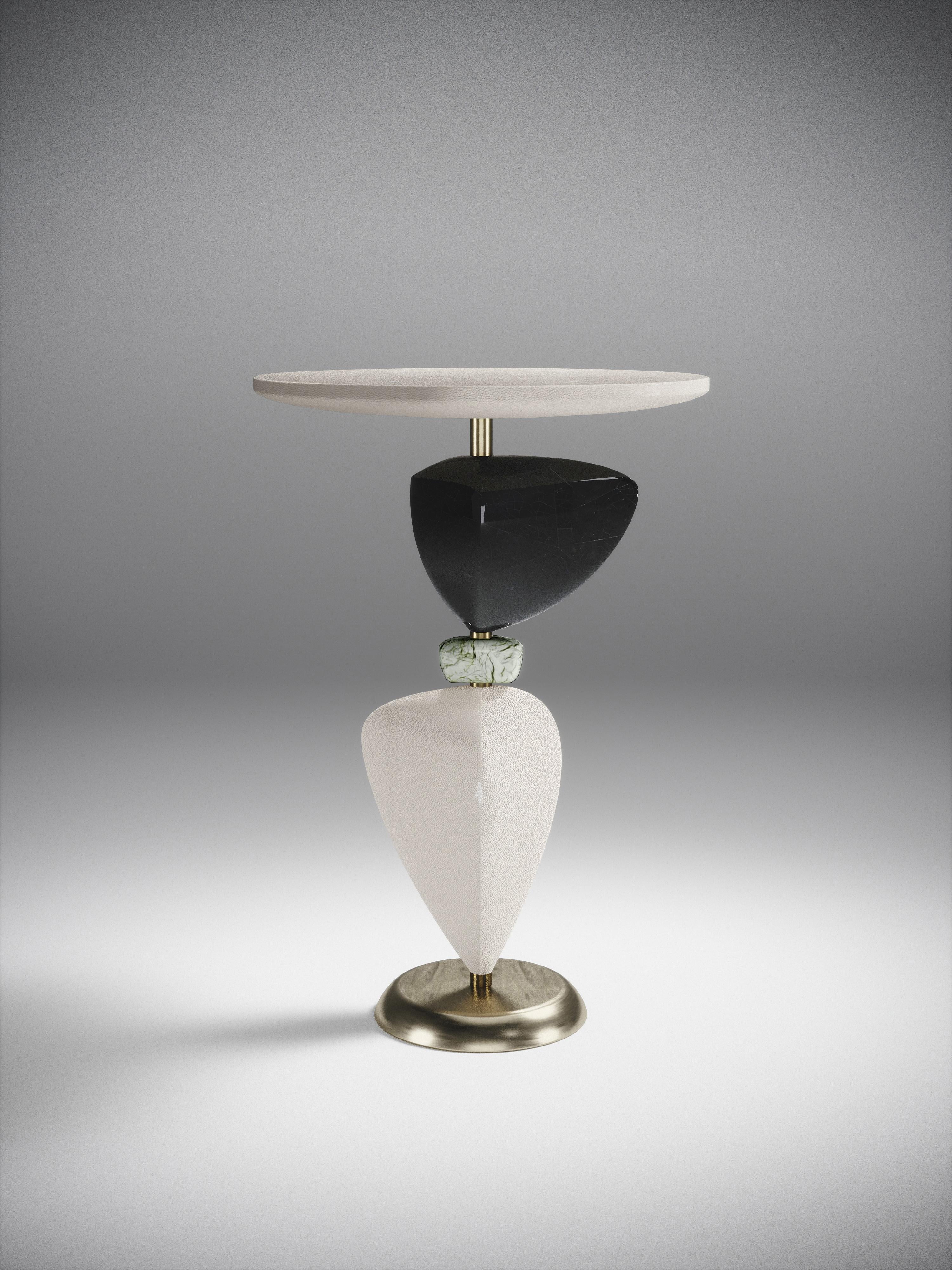 Table d'appoint en galuchat avec pièces sculpturales mobiles et accents en laiton de Kifu Paris en vente 2