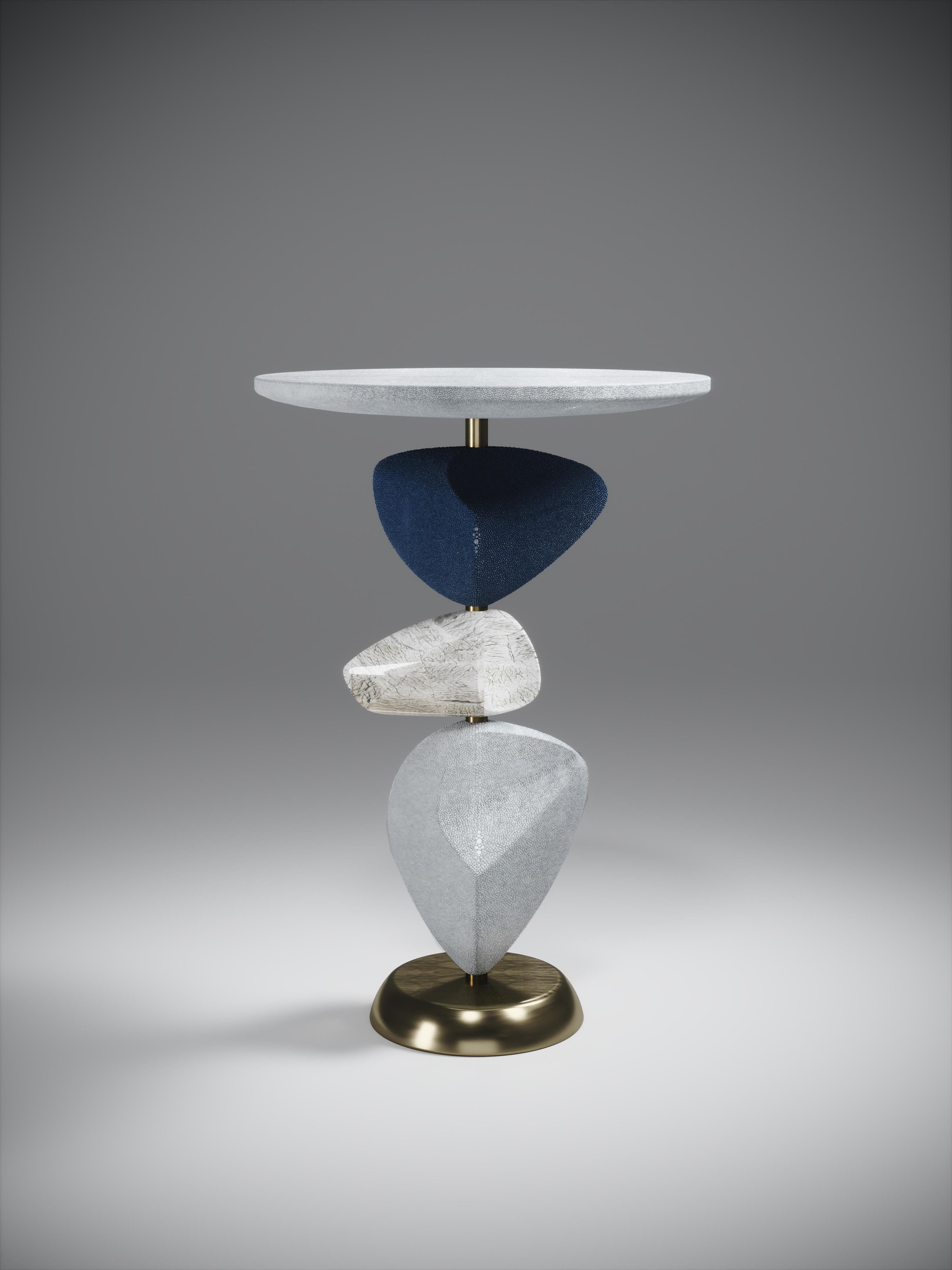Table d'appoint en galuchat avec parties sculpturales mobiles et accents en laiton de Kifu Paris en vente 6
