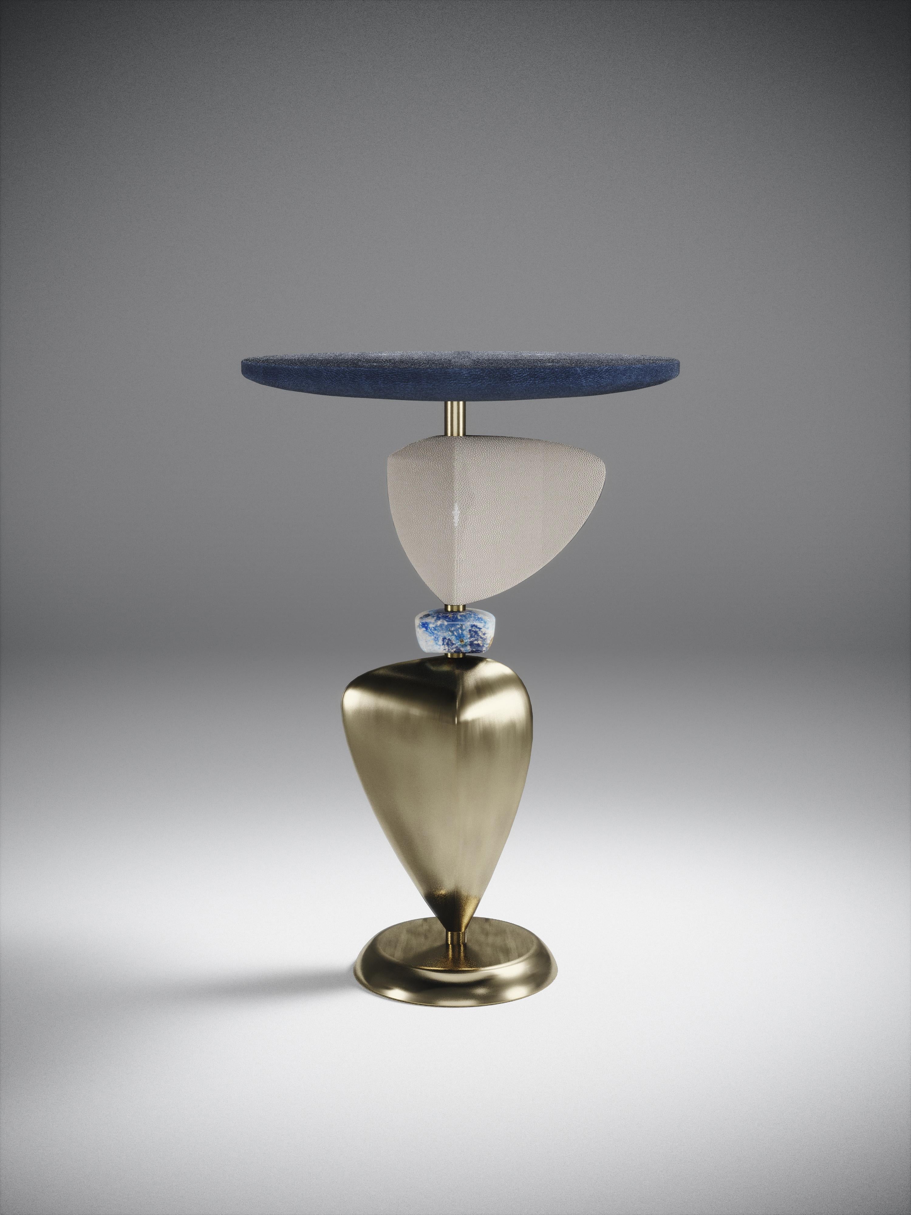 Table d'appoint en galuchat avec pièces sculpturales mobiles et accents en laiton de Kifu Paris en vente 1