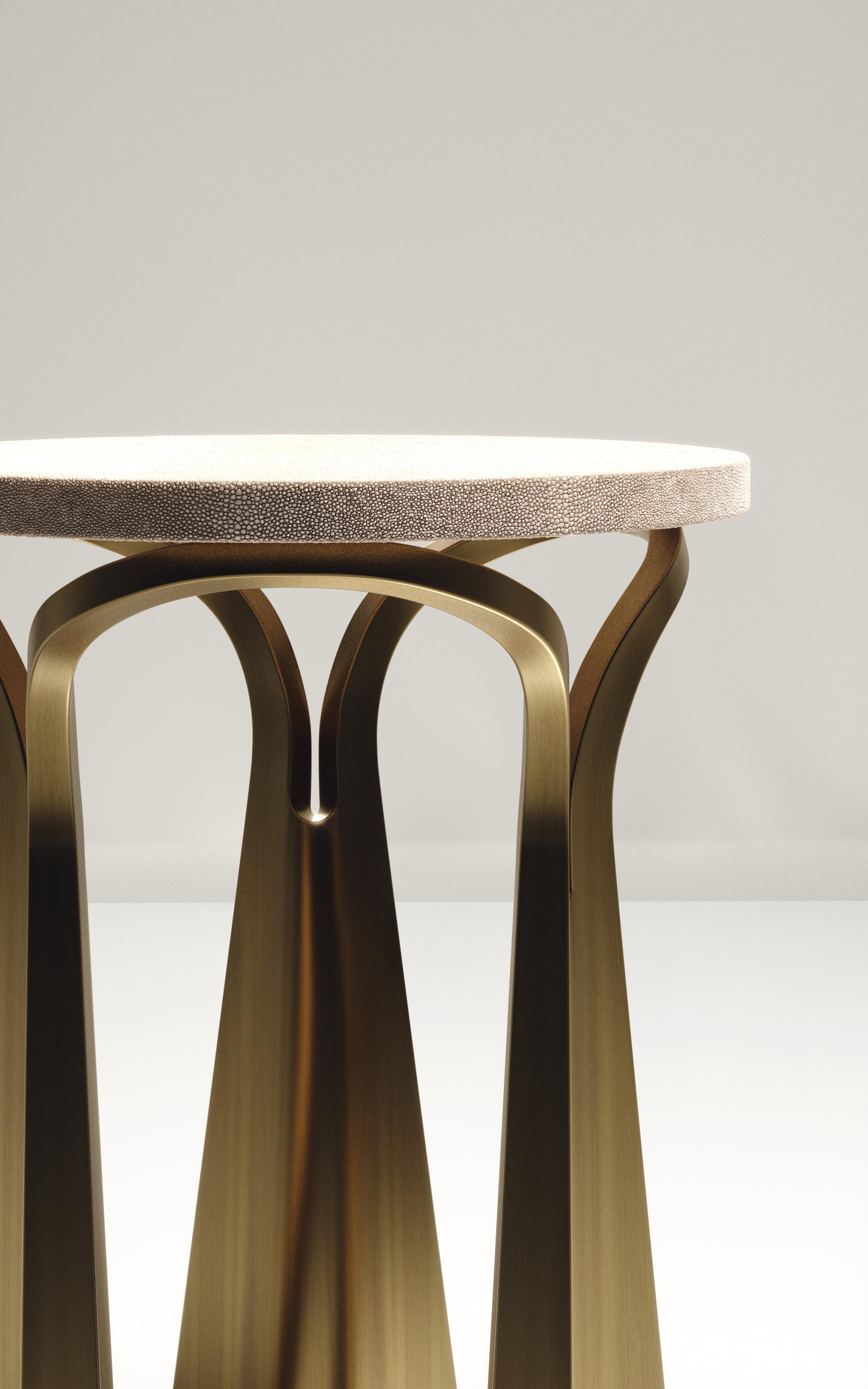 Shagreen Beistelltisch mit skulpturalen Bronze-Patina-Messingbeinen von R&Y Augousti im Angebot 5