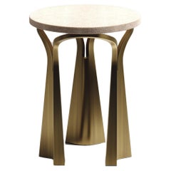 Mesa auxiliar de piel de zapa con patas escultóricas de latón patinado en bronce by R&Y Augousti