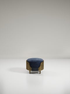 Taburete de piel de zapa con detalles de latón patinado de R&Y Augousti