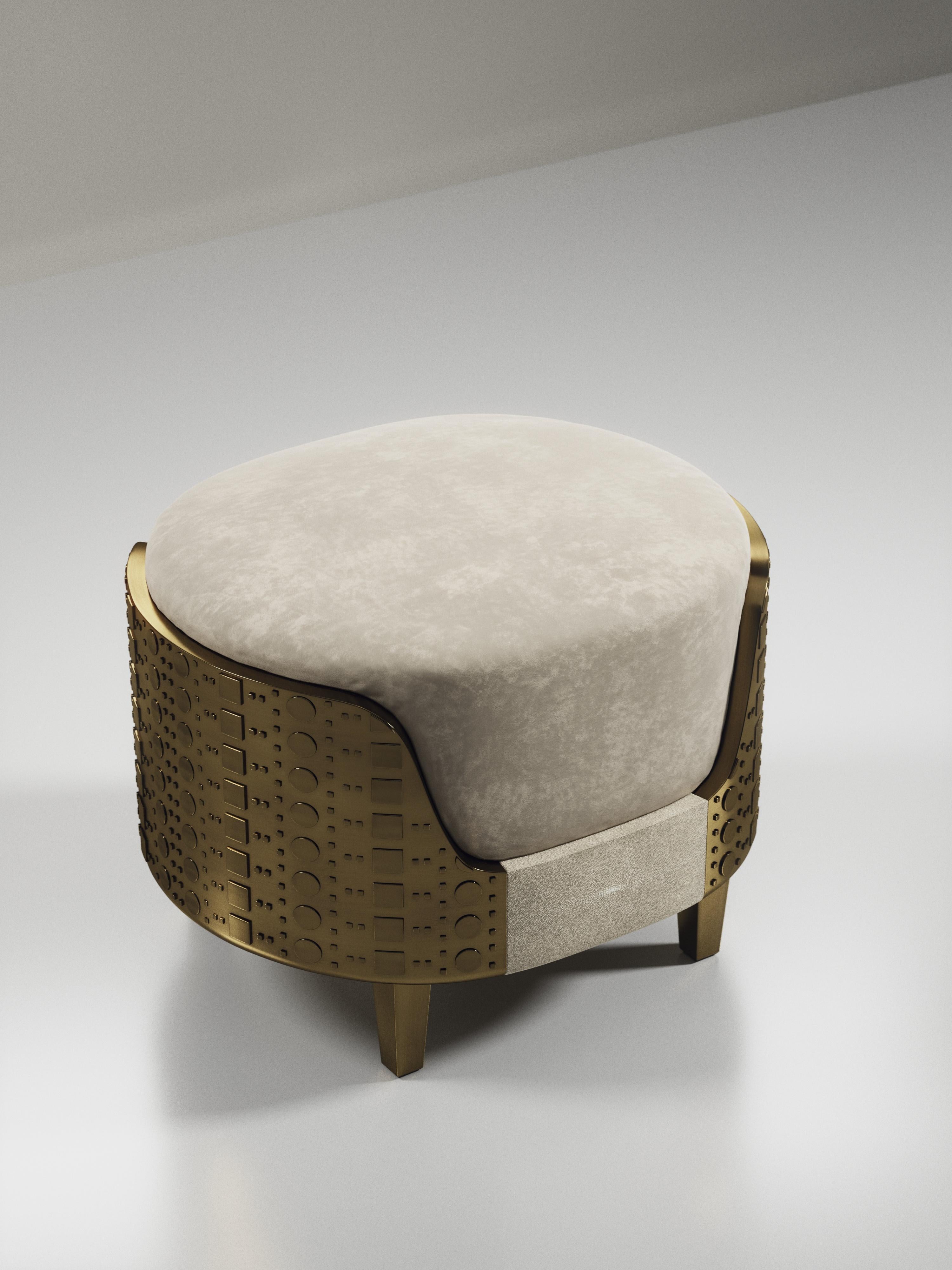 XXI secolo e contemporaneo Sgabello in zigrino con dettagli in ottone patinato e bronzo di R & Y Augousti in vendita