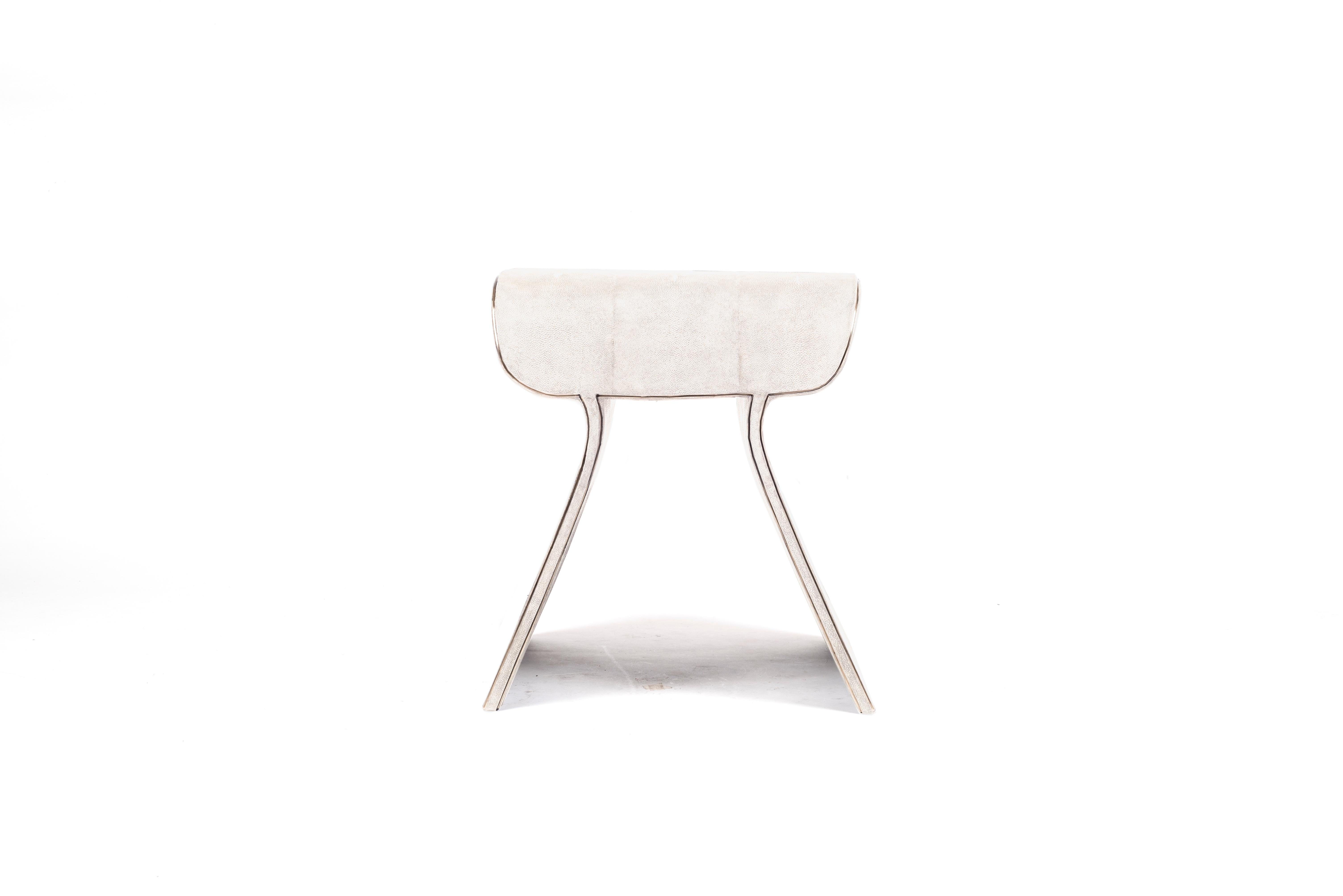 Tabouret en galuchat avec accents en acier poli de Kifu Paris en vente 4