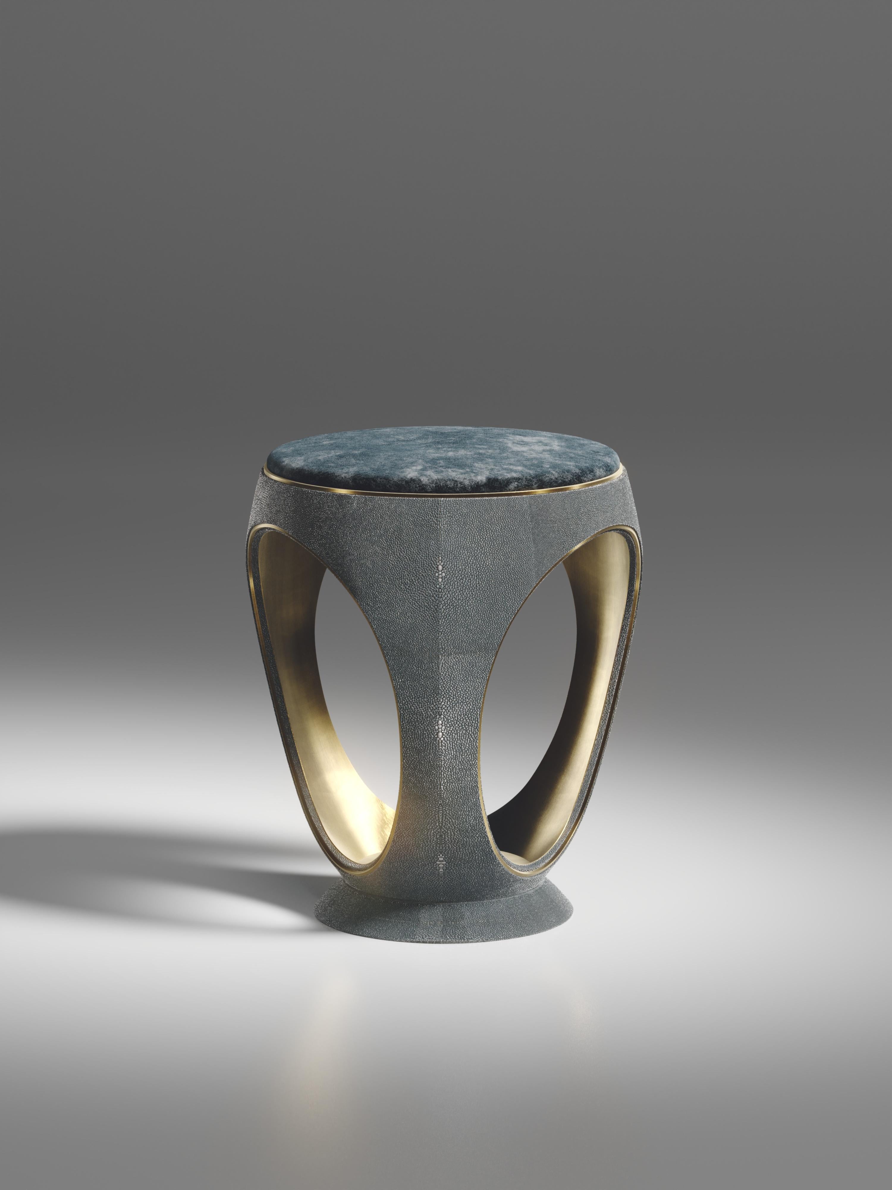 The ring stool in blue shagreen is one of the most iconic pieces of the R&Y Augousti Collection. A sculptural, jewel-like shape, this piece has been revamped with a discreet bronze-patina brass indentation detail on the exterior, as well as the