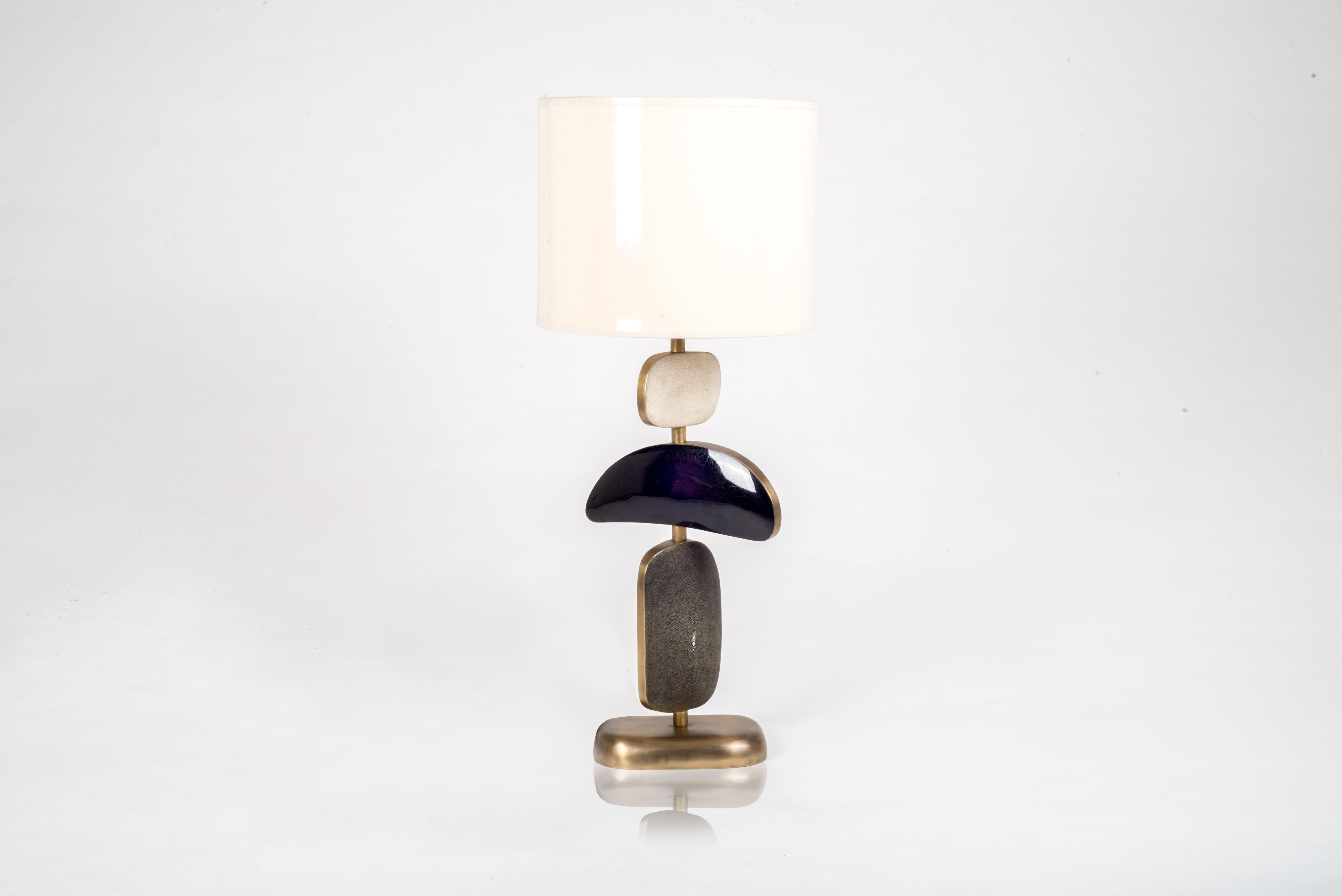 Chagrin-Tischlampe aus Chagrinleder mit Muschel- und Bronze-Patina-Messing-Akzenten von Kifu Paris im Angebot 6