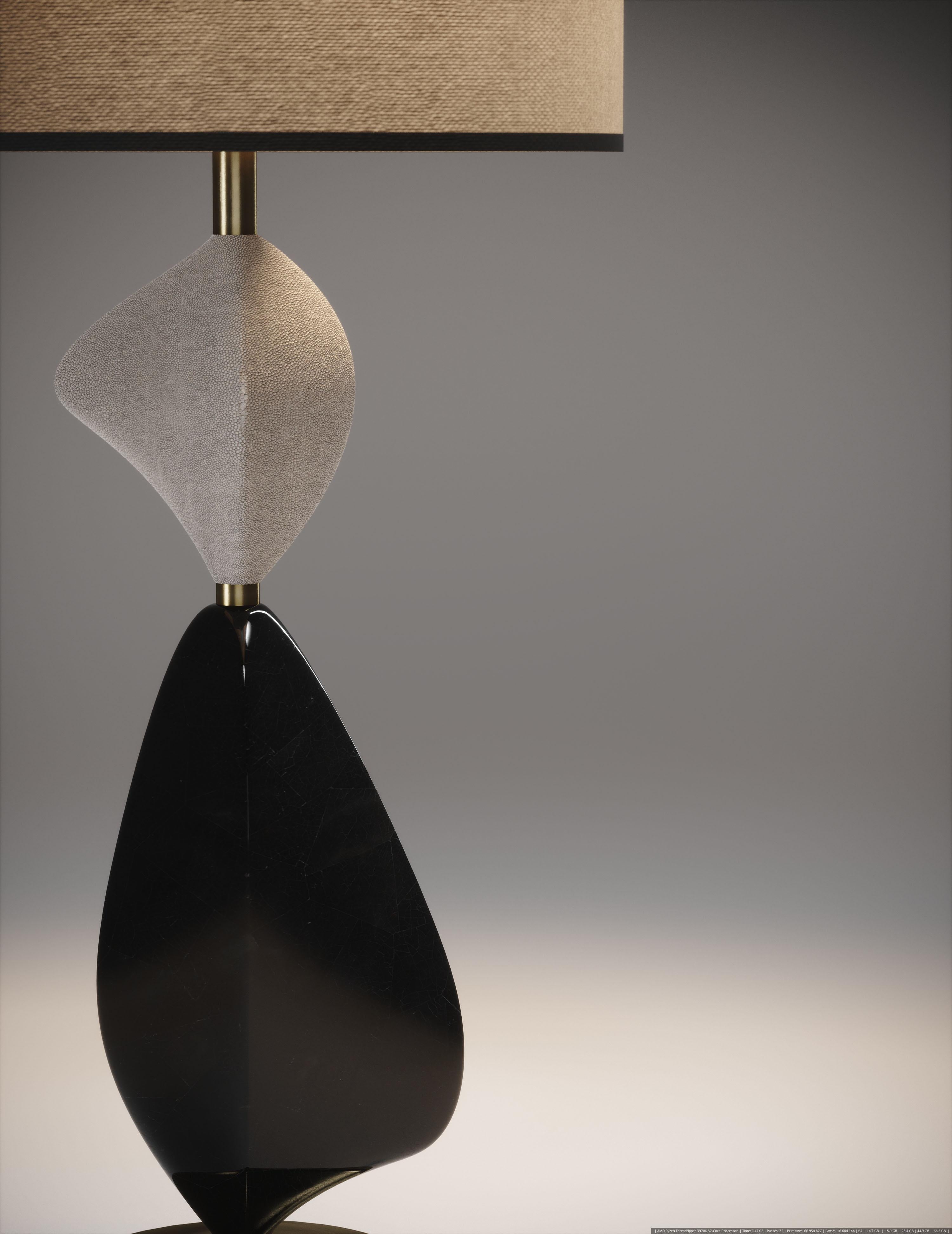Chagrin-Tischlampe aus Chagrinleder mit Muschel- und Bronze-Patina-Messing-Akzenten von Kifu Paris (Französisch) im Angebot