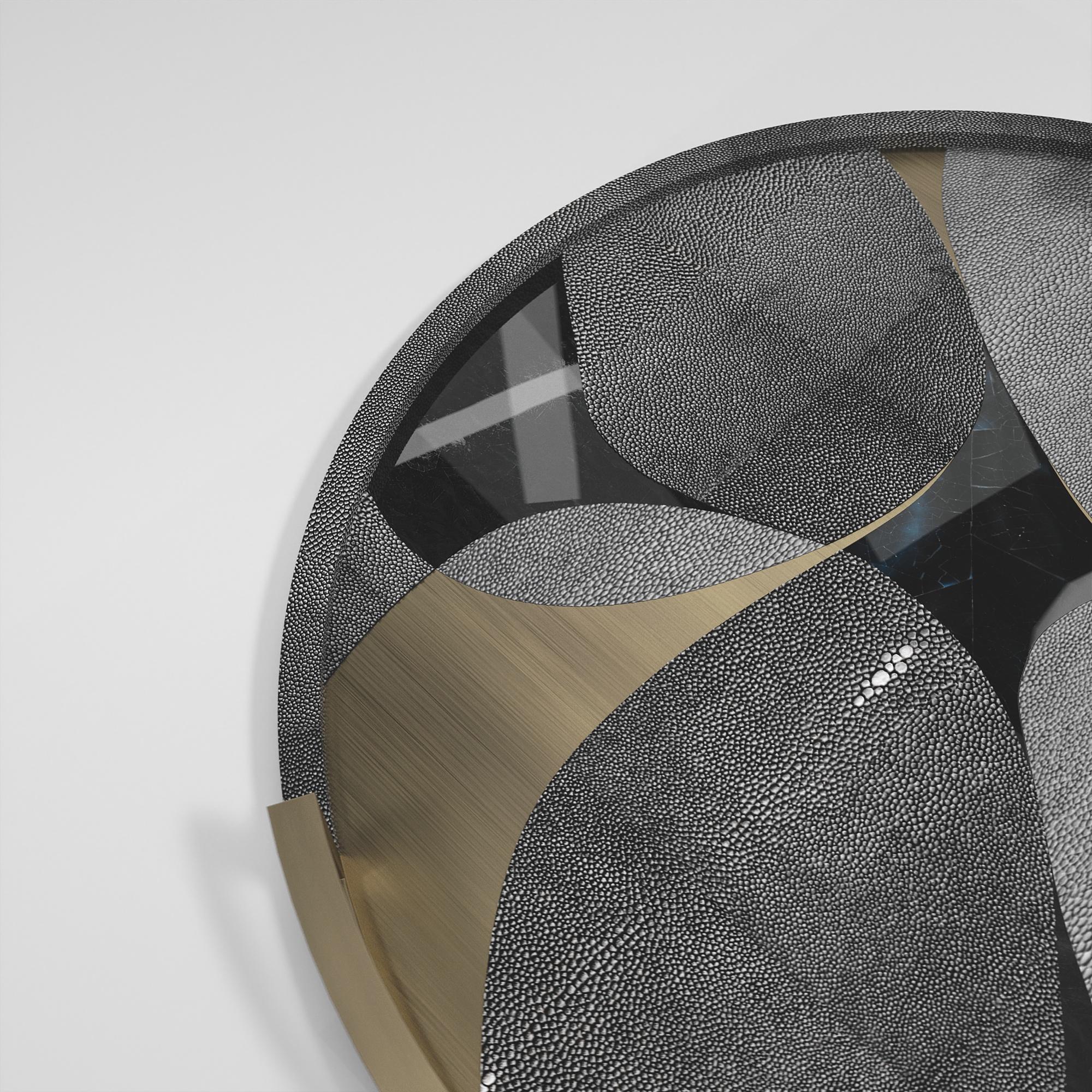 Art Déco Vassoio in zigrino con guscio per penna blu e inserti in ottone di R & Y Augousti in vendita
