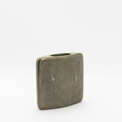 Shagreen-Vase mit Messingdetails von R&Y Augousti