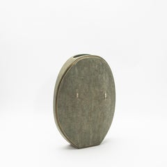 Vaso in zigrino con dettagli in ottone di R&Y Augousti