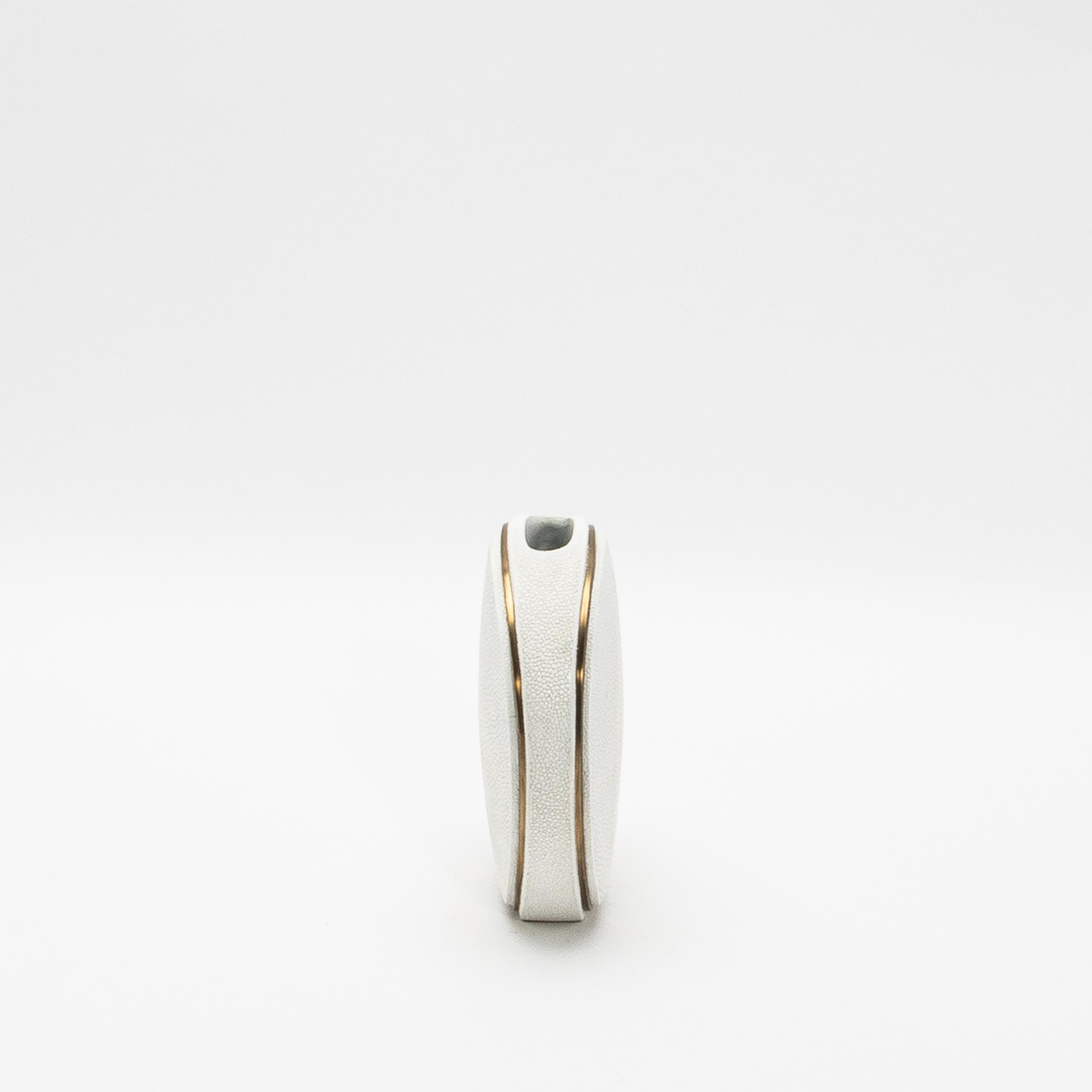 Shagreen-Vase mit Messingdetails von R&Y Augousti (Art déco) im Angebot