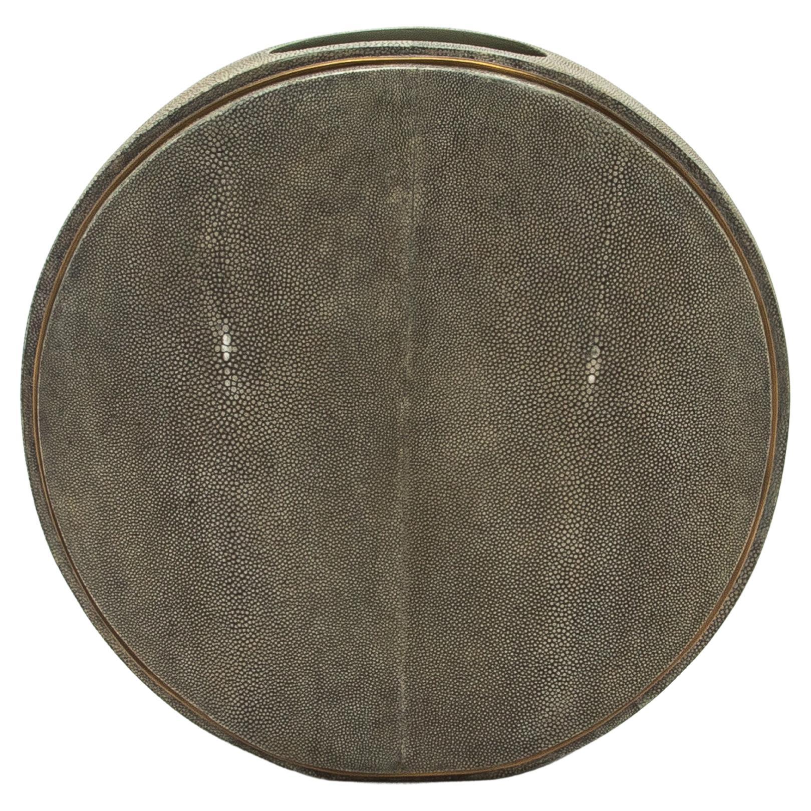 Shagreen-Vase mit Messingdetails von R&Y Augousti