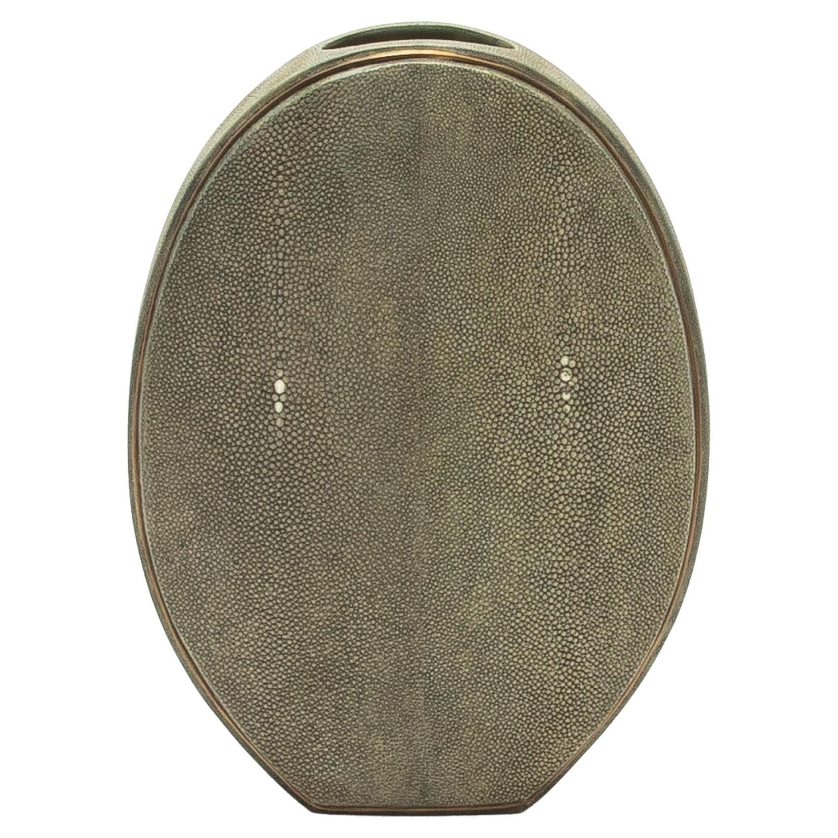 Shagreen-Vase mit Messingdetails von R&Y Augousti