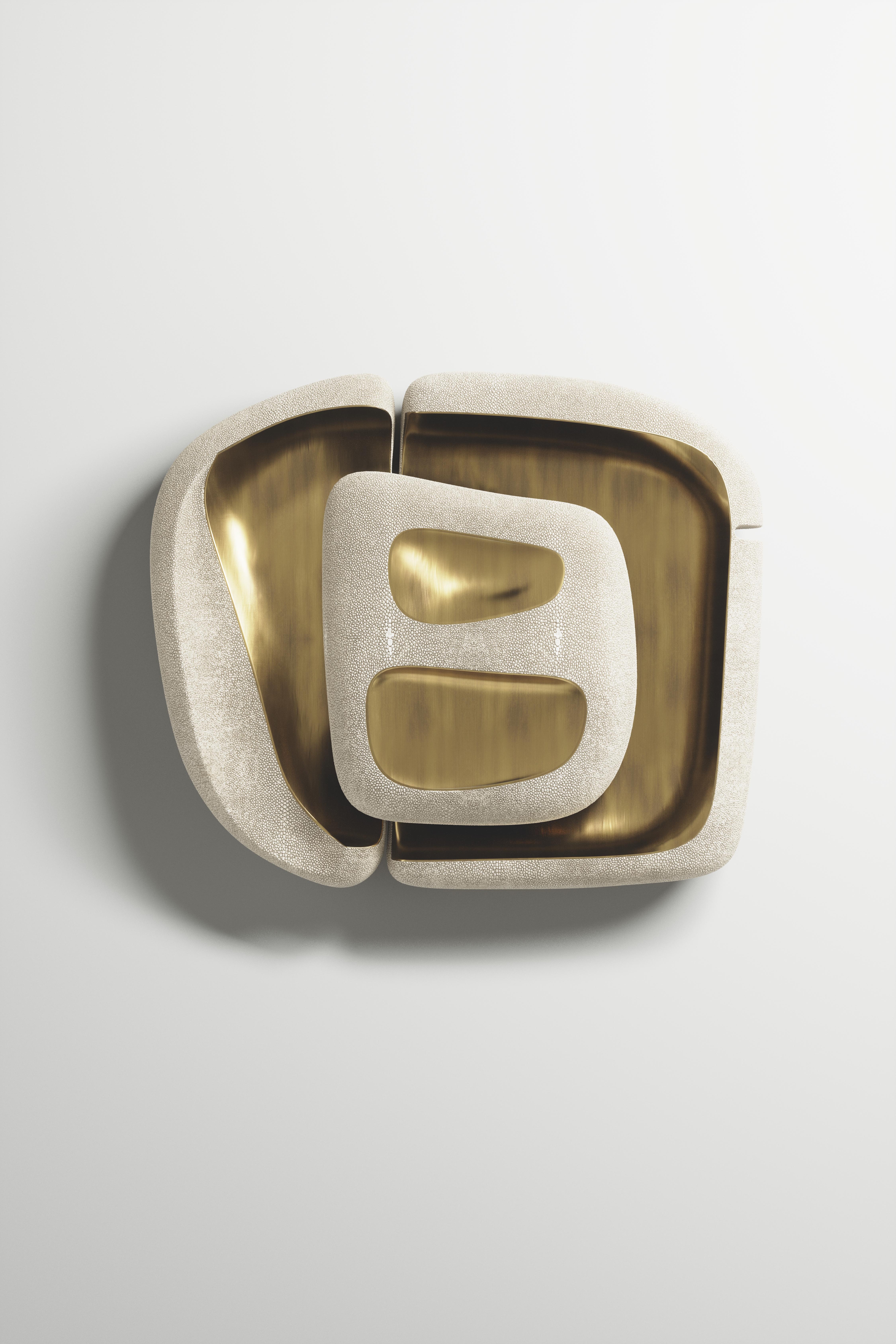 Shagreen-Wandleuchte mit Bronze-Patina-Messingdetails von R&Y Augousti (Französisch) im Angebot