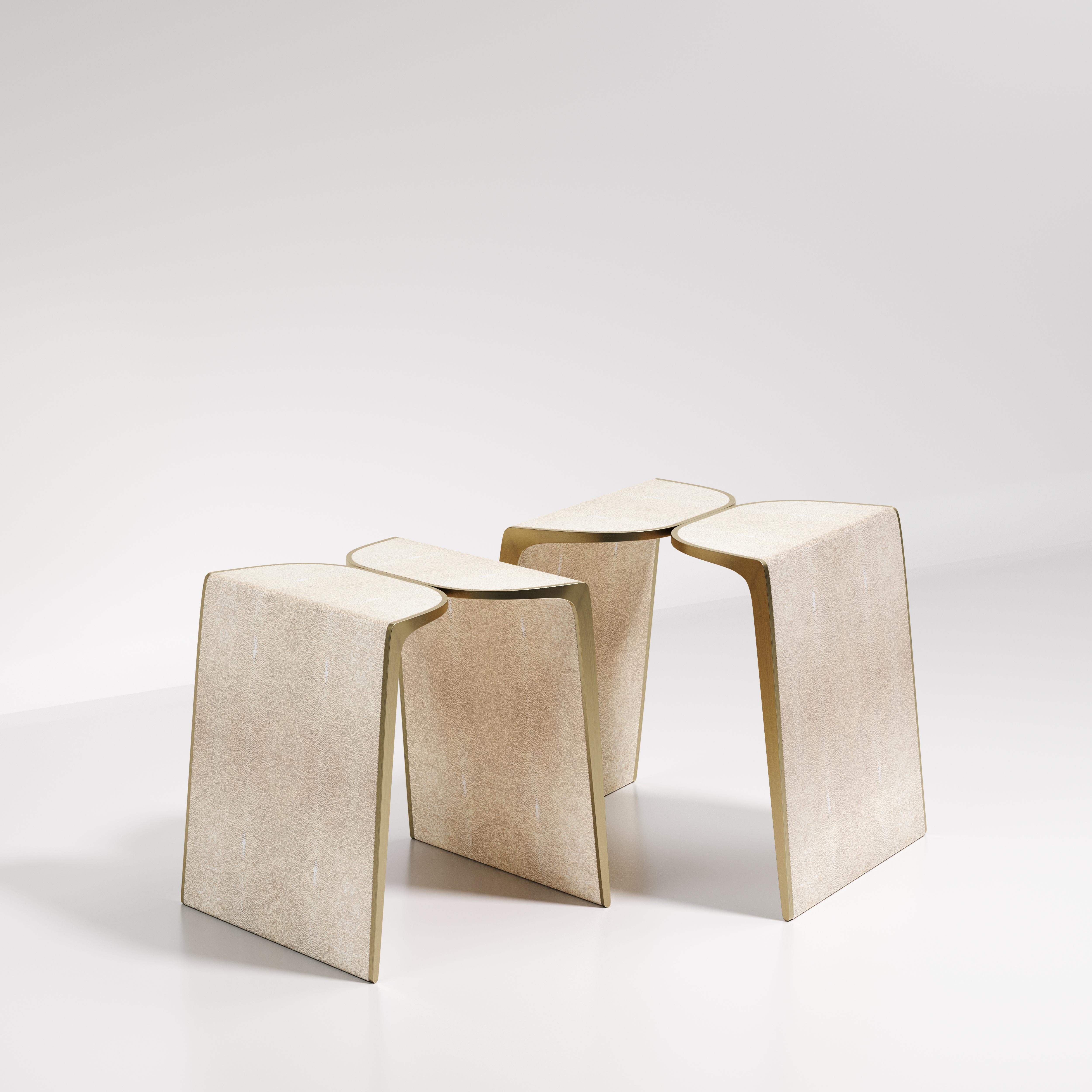 Bureau en galuchat avec détails en laiton patiné bronze de Kifu Paris en vente 6