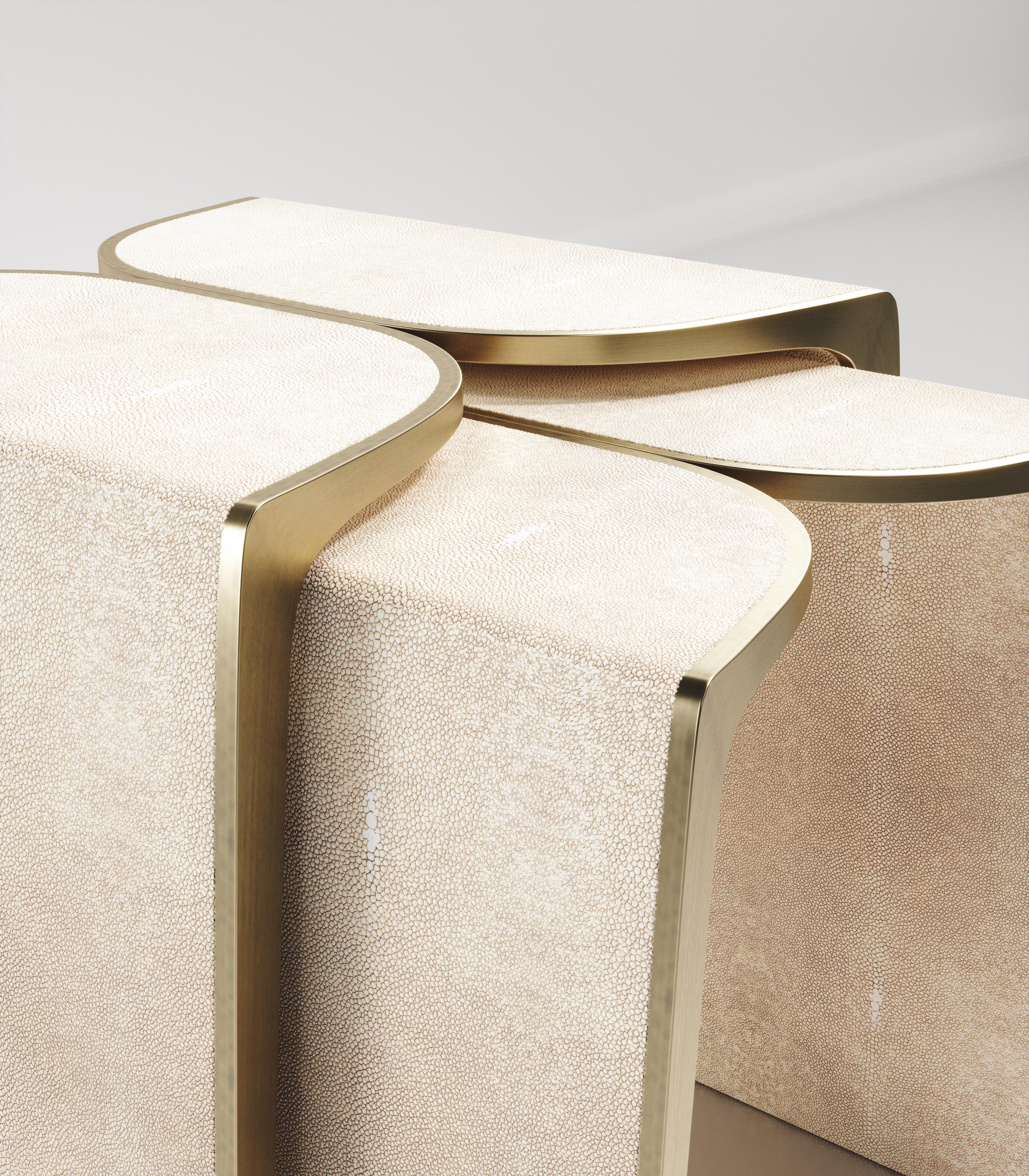 Bureau en galuchat avec détails en laiton patiné bronze de Kifu Paris en vente 7