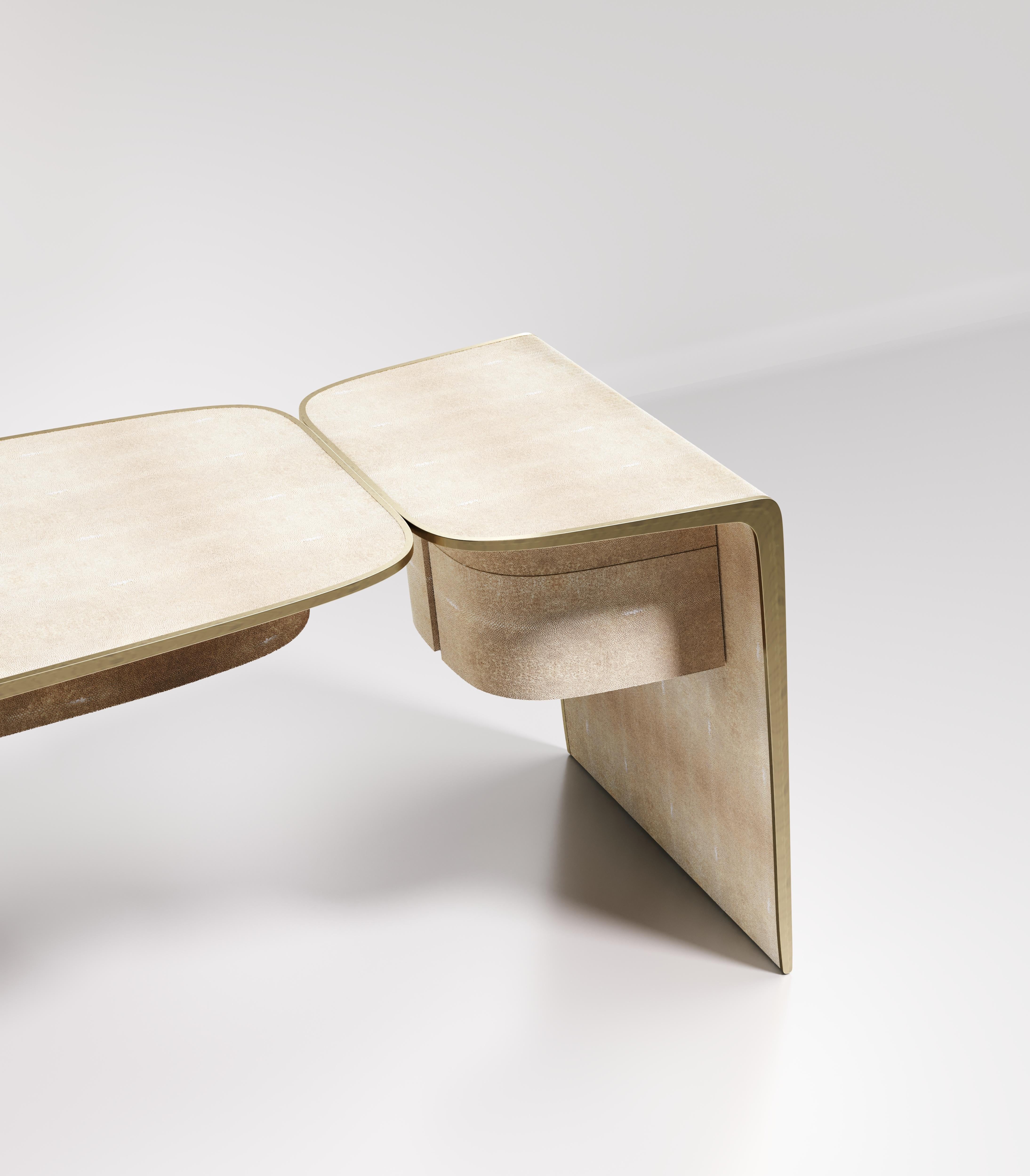 Bureau en galuchat avec détails en laiton patiné bronze de Kifu Paris en vente 10