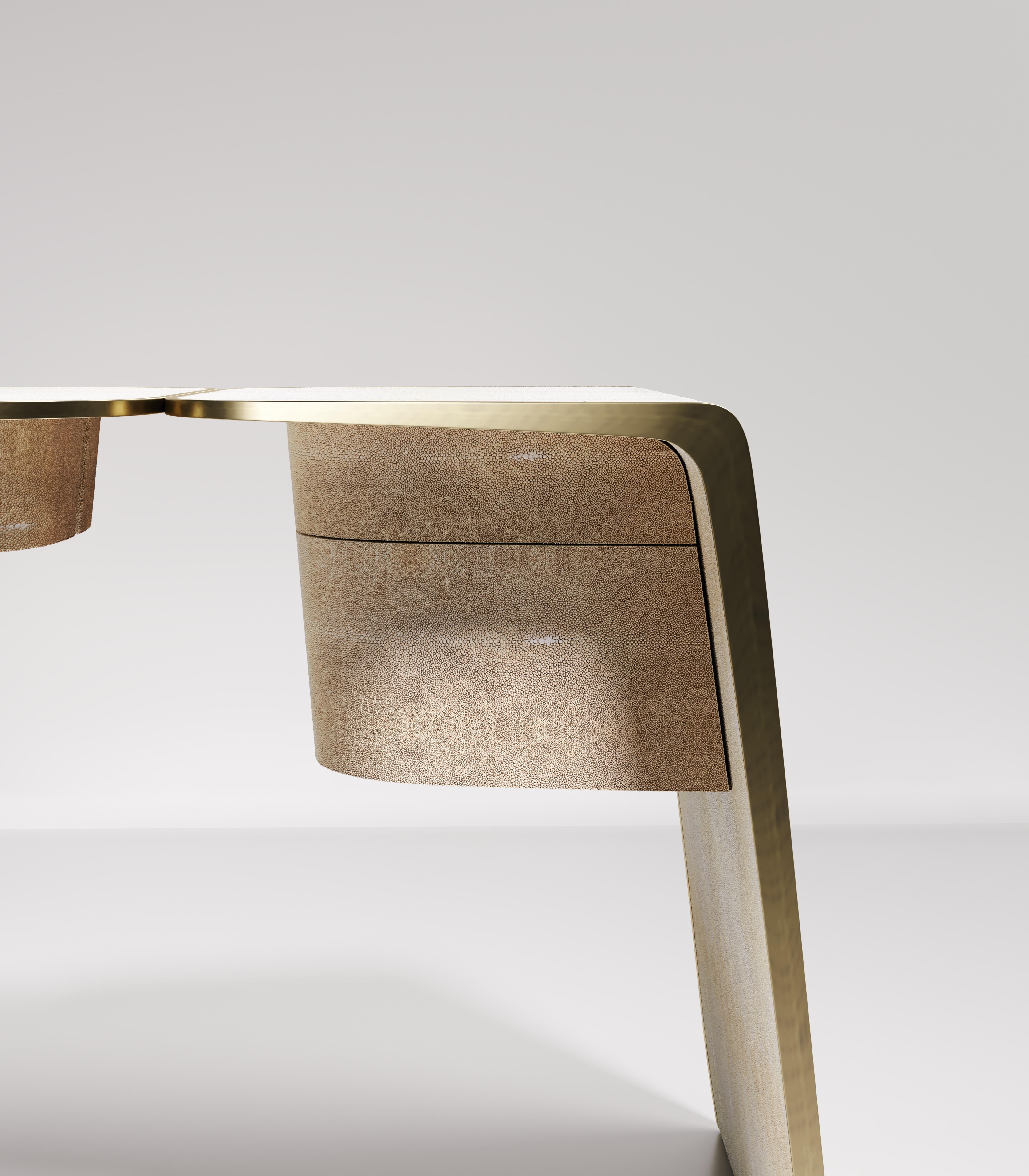 Bureau en galuchat avec détails en laiton patiné bronze de Kifu Paris en vente 11