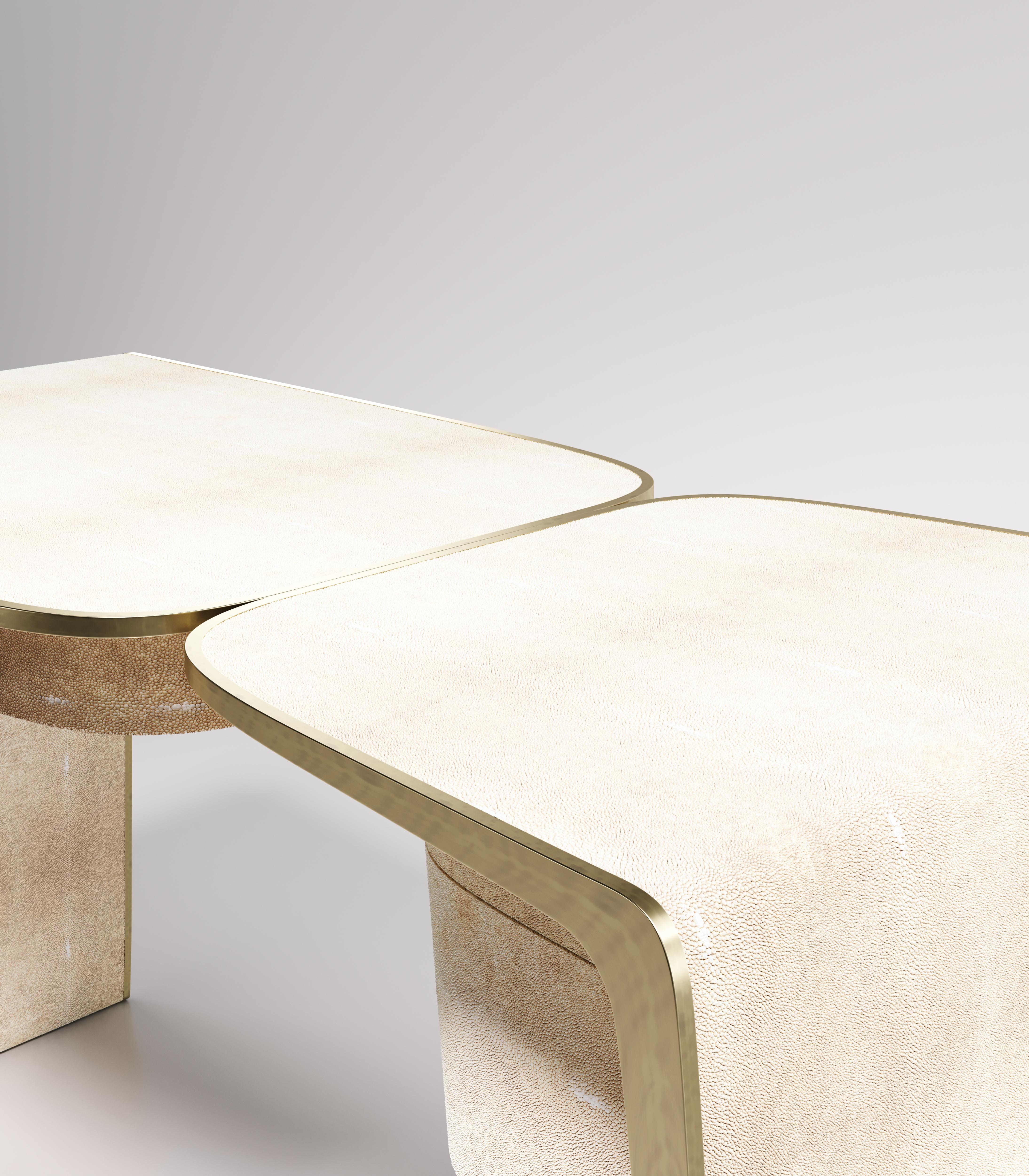 Bureau en galuchat avec détails en laiton patiné bronze de Kifu Paris en vente 12