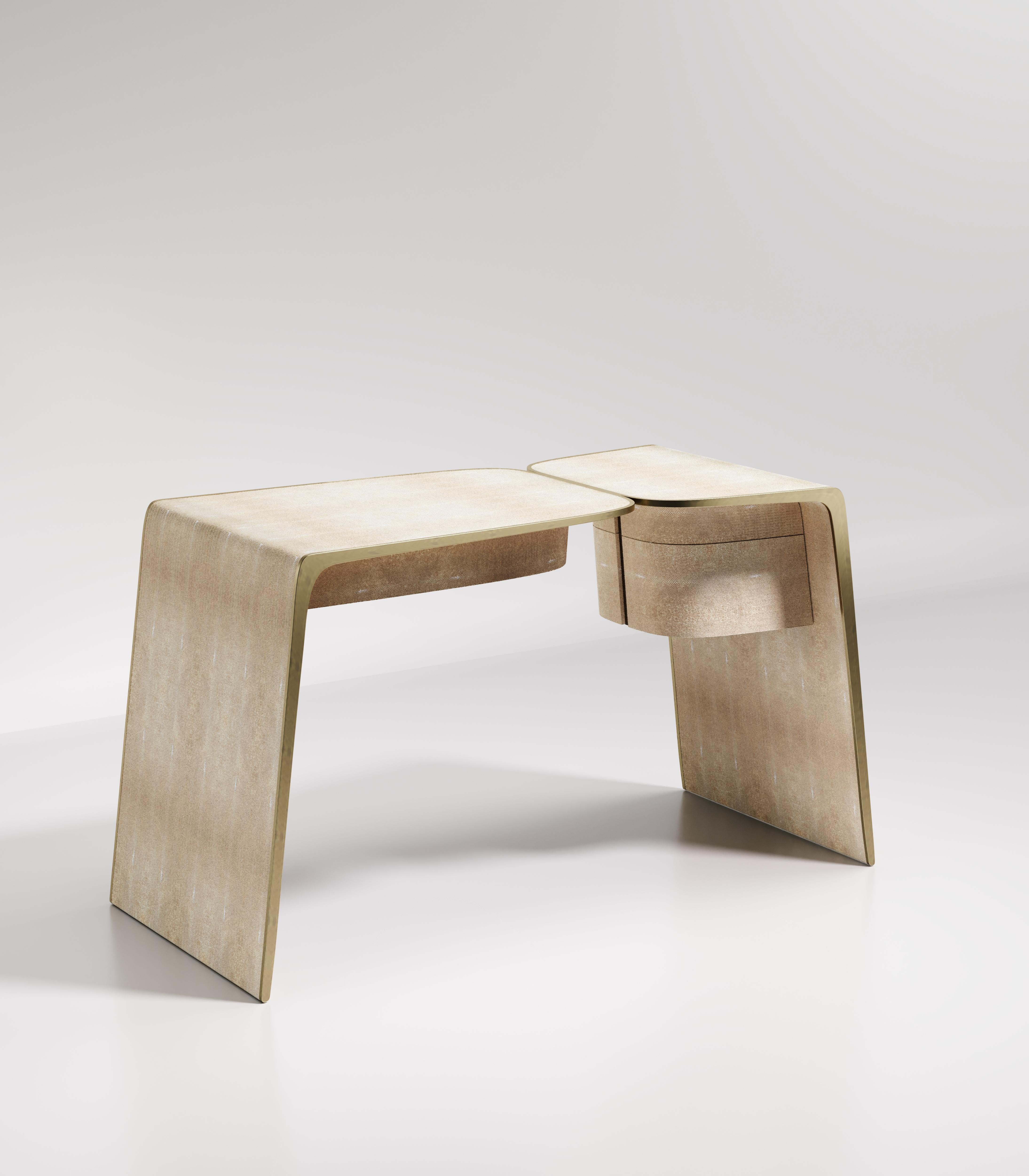 Laiton Bureau en galuchat avec détails en laiton patiné bronze de Kifu Paris en vente