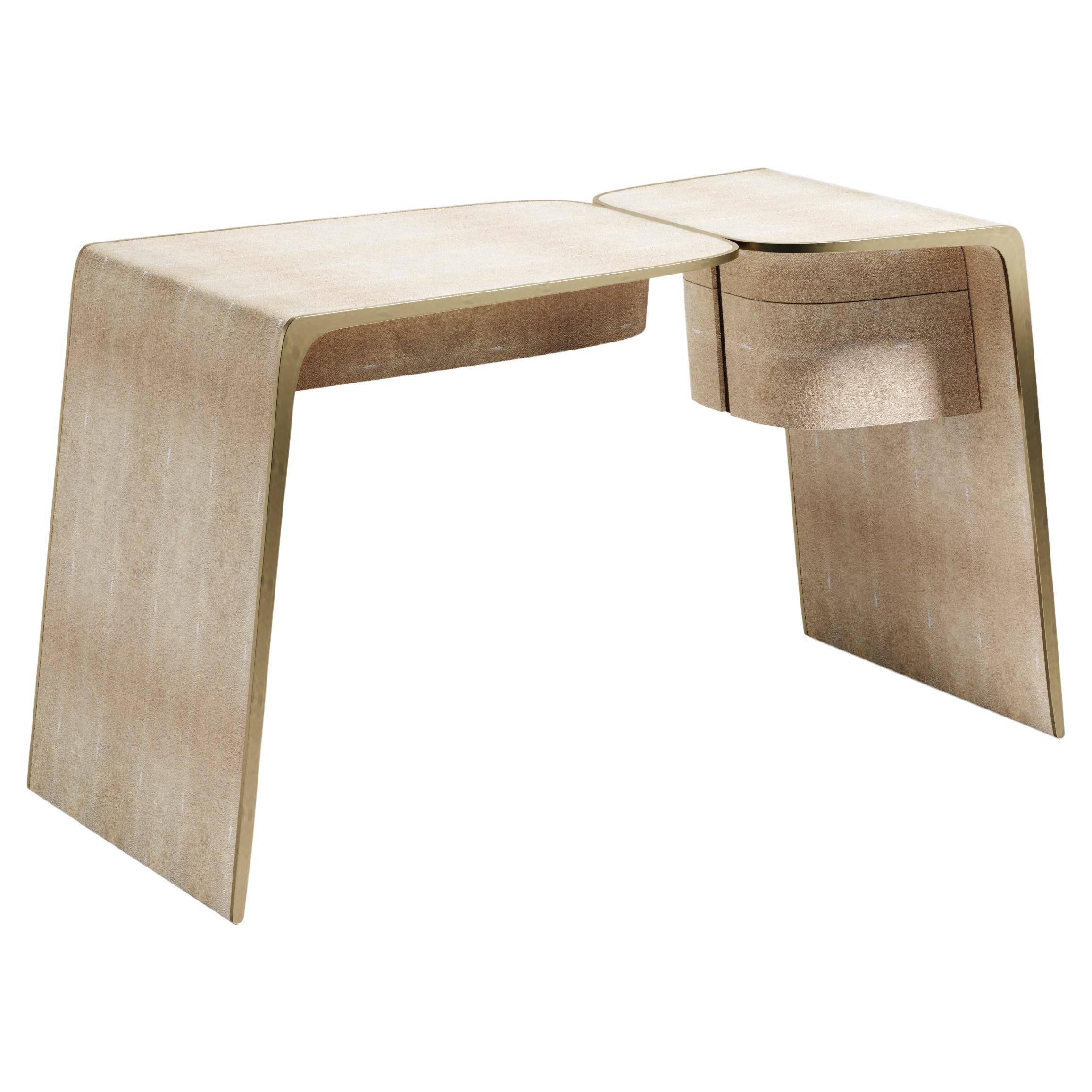Bureau en galuchat avec détails en laiton patiné bronze de Kifu Paris