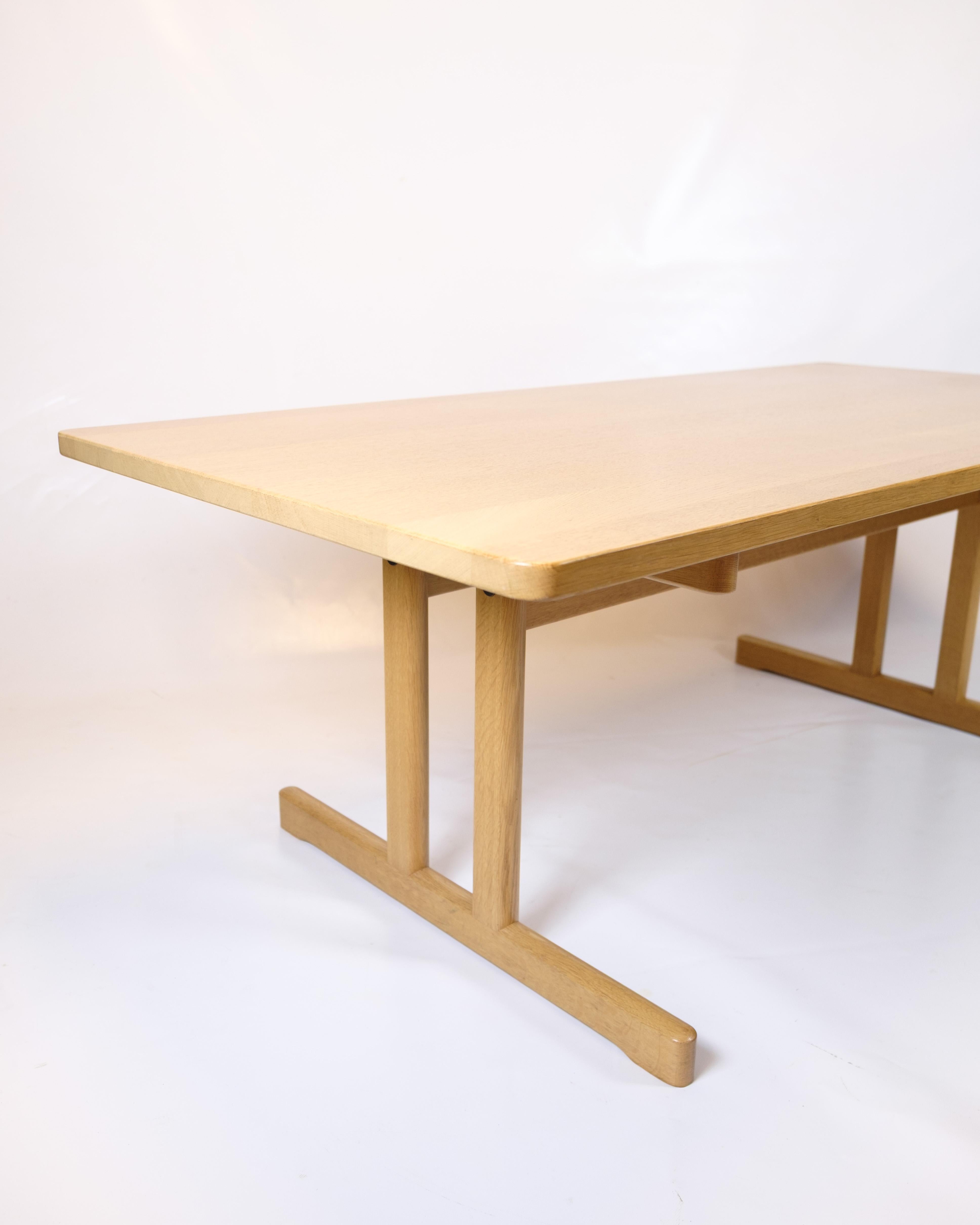 Shaker coffee table, model 5267, in oak. Designed by Børge Mogensen for Fredericia Stolefabrik. Danish design classic from the 1960s.

— Designer: Børge Mogensen
— Model: 5267 (Shaker coffee table)
— Manufacturer: Fredericia Stolefabrik
— Materials: