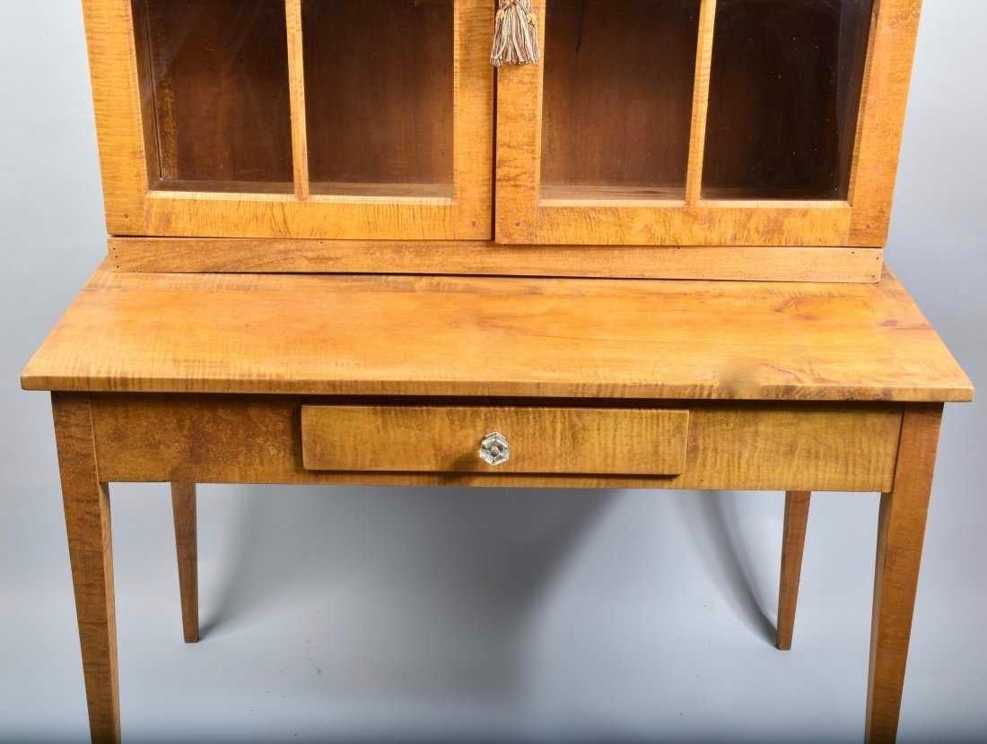 Shaker Cupboard and Table in Tiger Maple, Late 19th Century, Ohio In Good Condition In Billerica, MA