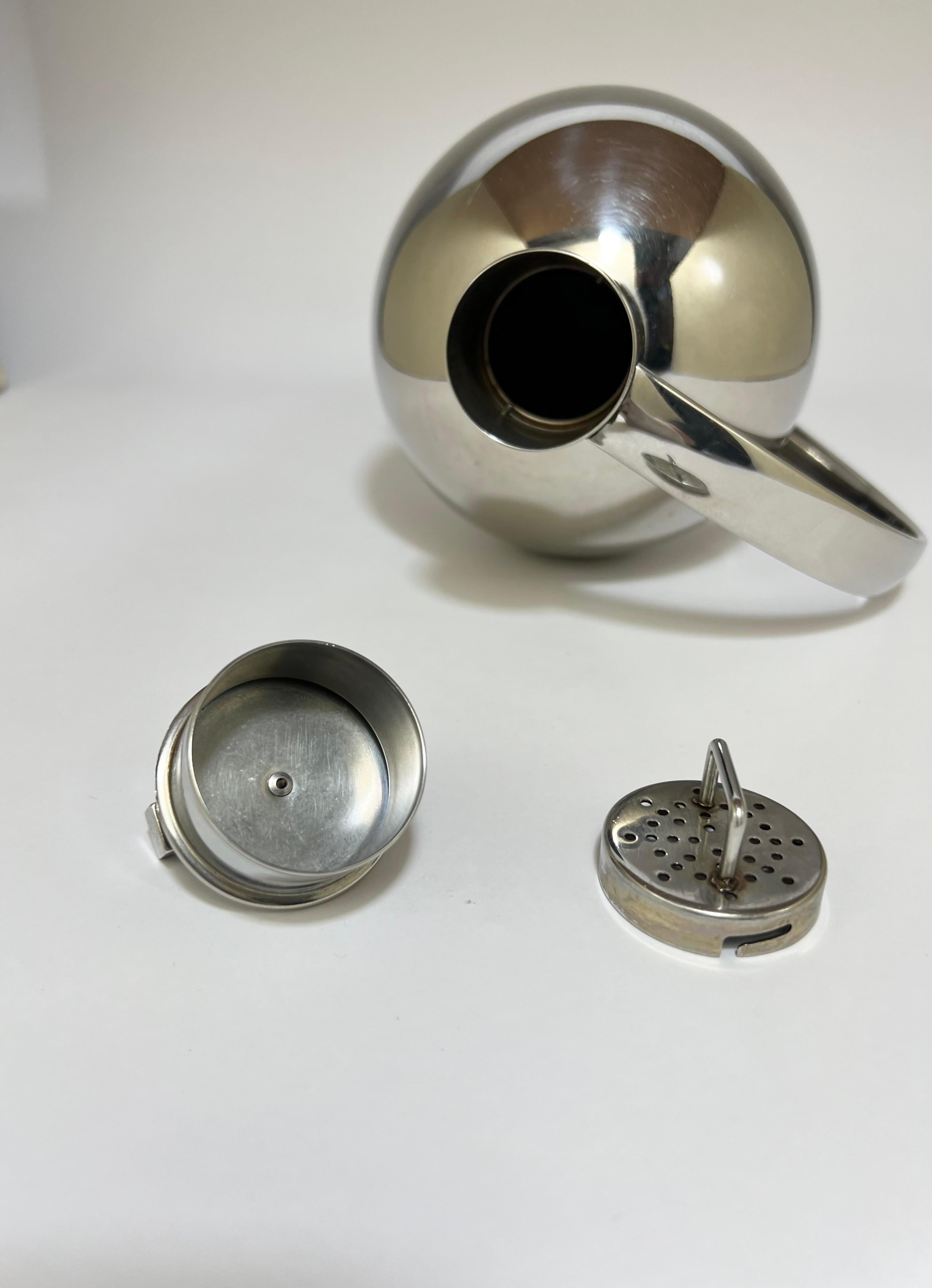 Shaker de Sylvia Stave, diseño Art Déco, Bauhaus, Alessi, 1989 en venta 2