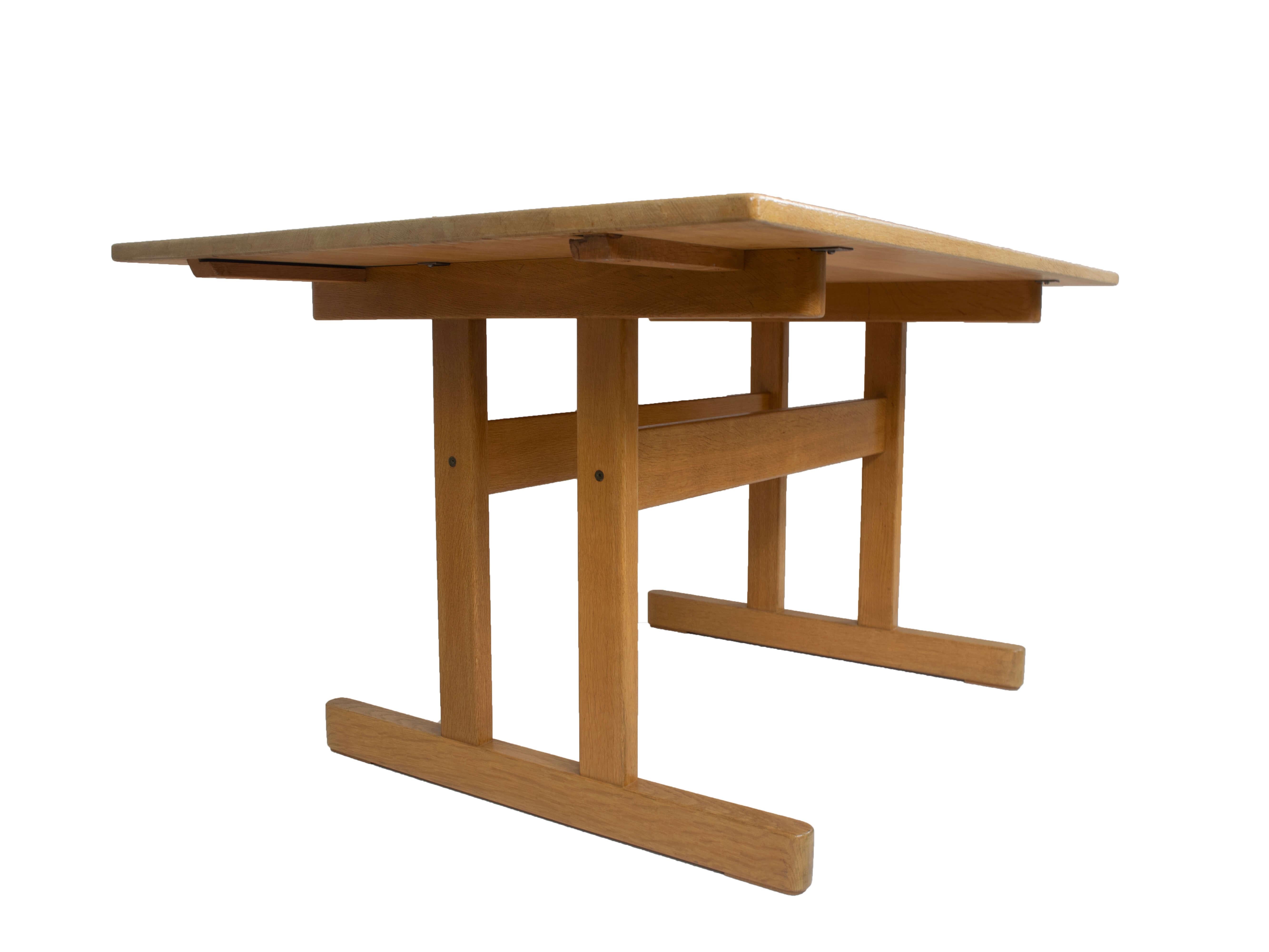 Shaker Dining Table by Kurt Østervig for KP Møbler, Denmark, 1976 In Good Condition In Hellouw, NL