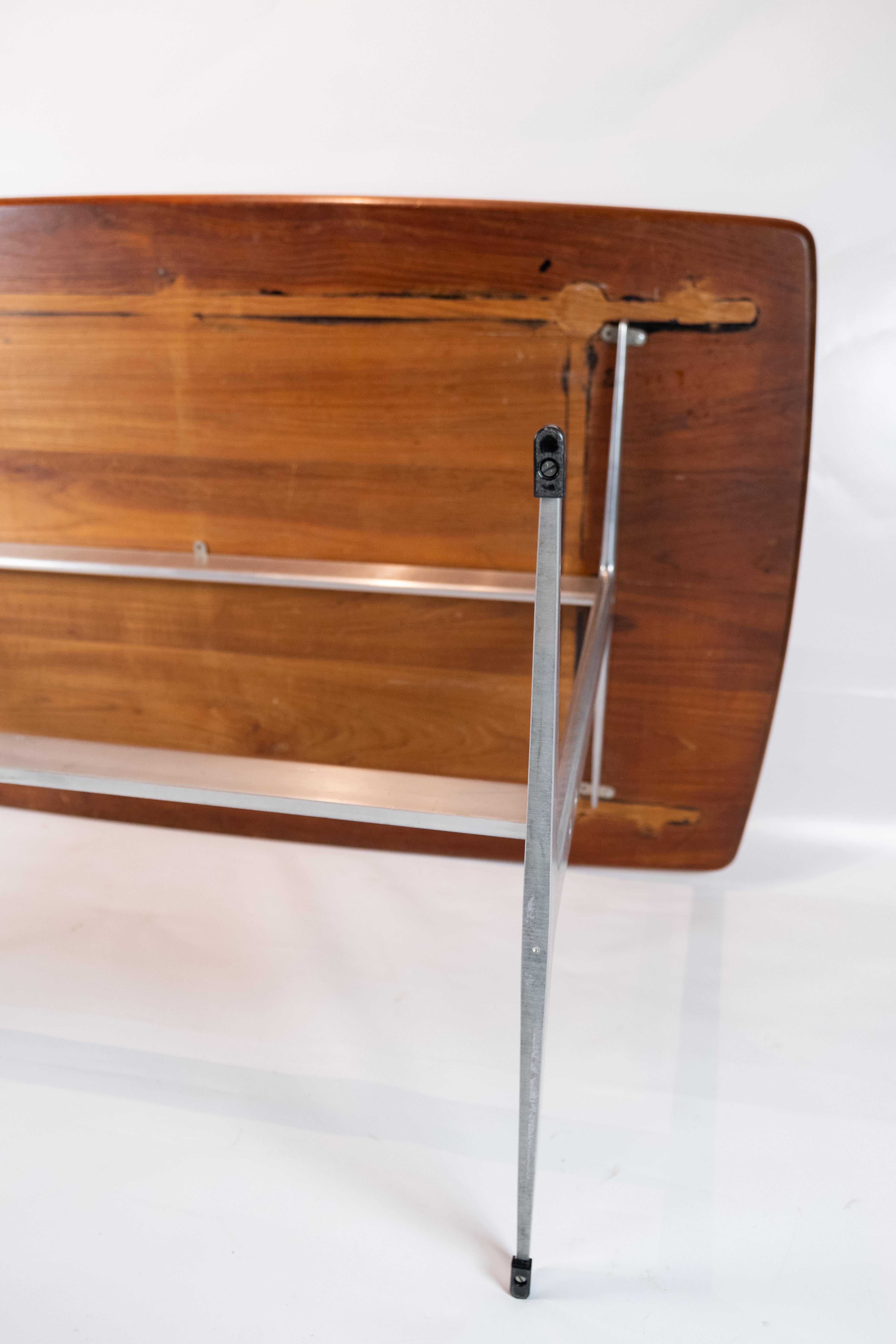 Teck Table de salle à manger Shaker en teck et cadre en métal conçue par Arne Jacobsen, années 1960 en vente