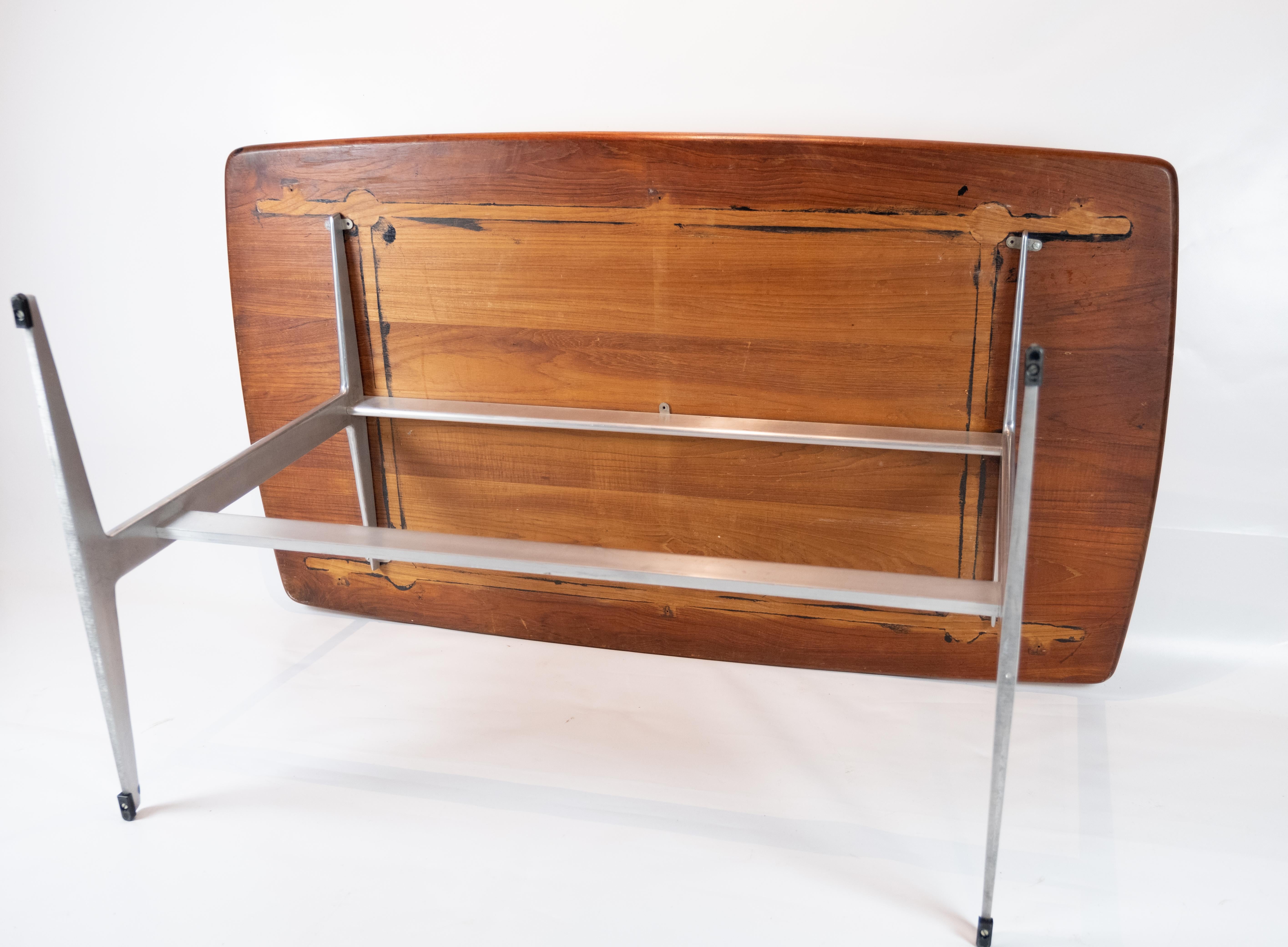 Table de salle à manger Shaker en teck et cadre en métal conçue par Arne Jacobsen, années 1960 en vente 1