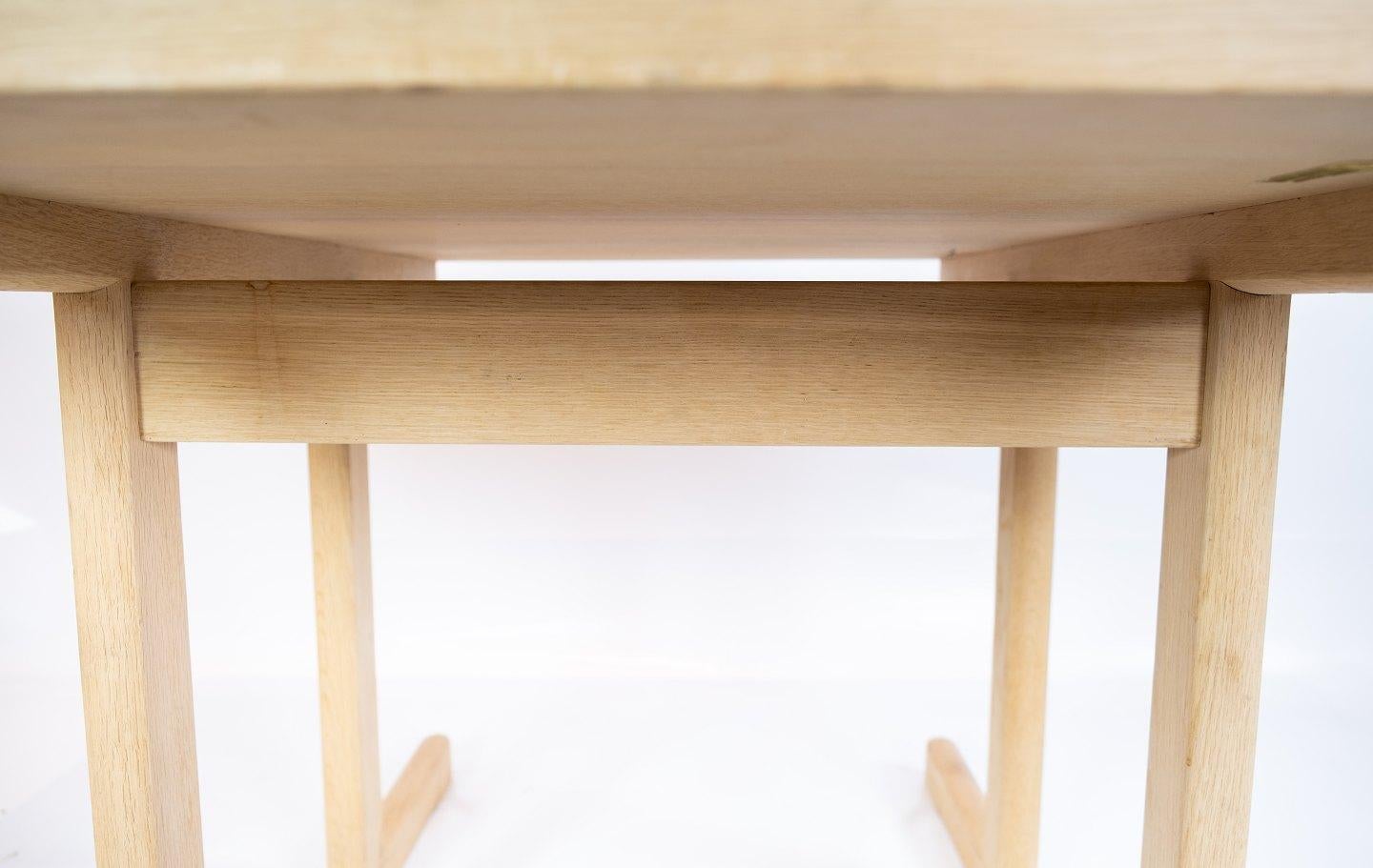 Mid-20th Century Shaker Dining Table, Model C18, of Soap Treated Oak by Børge Mogensen