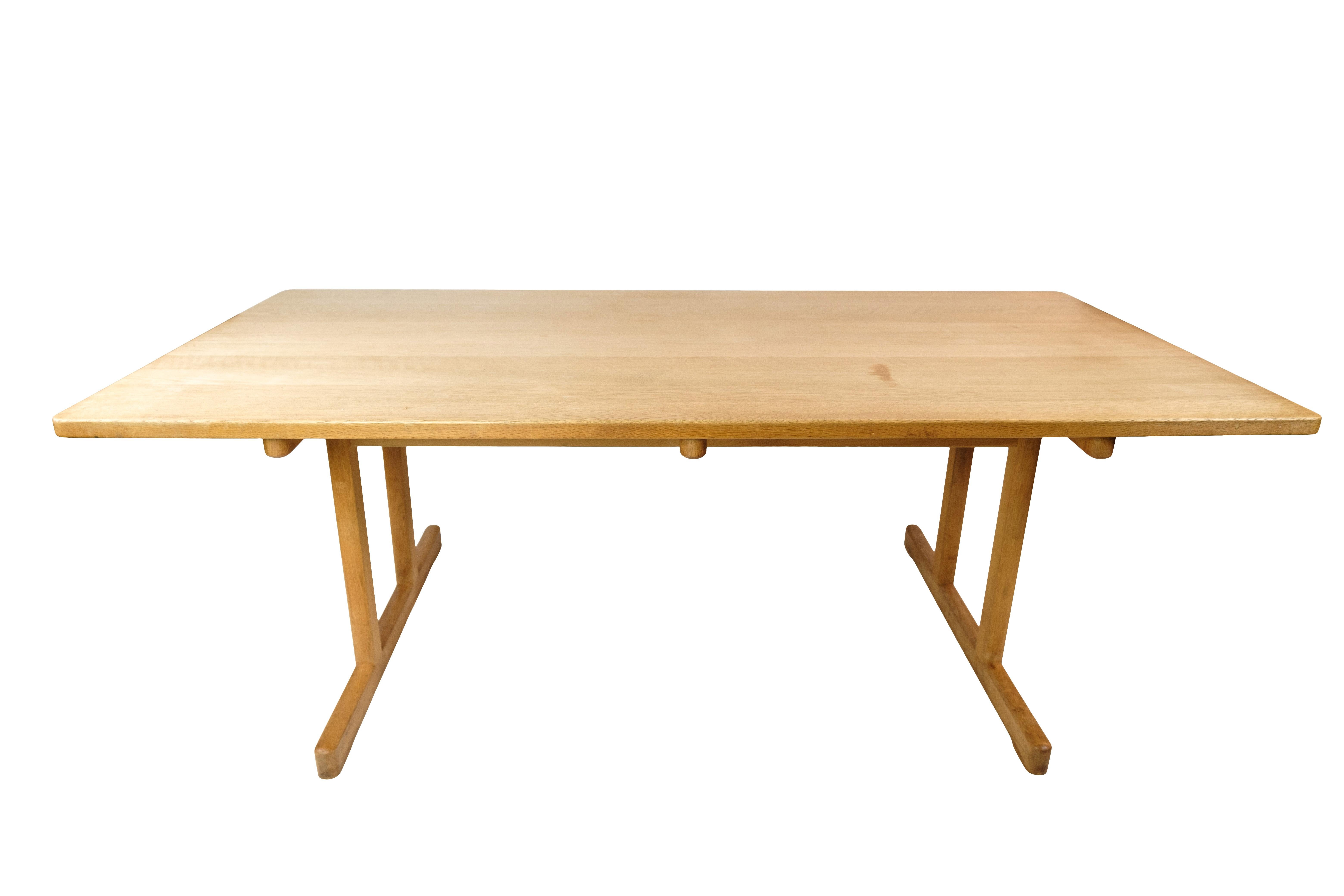 Shaker dining table, model C18, in solid soap-treated oak designed by Børge Mogensen in 1947 and manufactured in the 1960s. The table is in nice used condition.

This product will be inspected thoroughly at our professional workshop by our