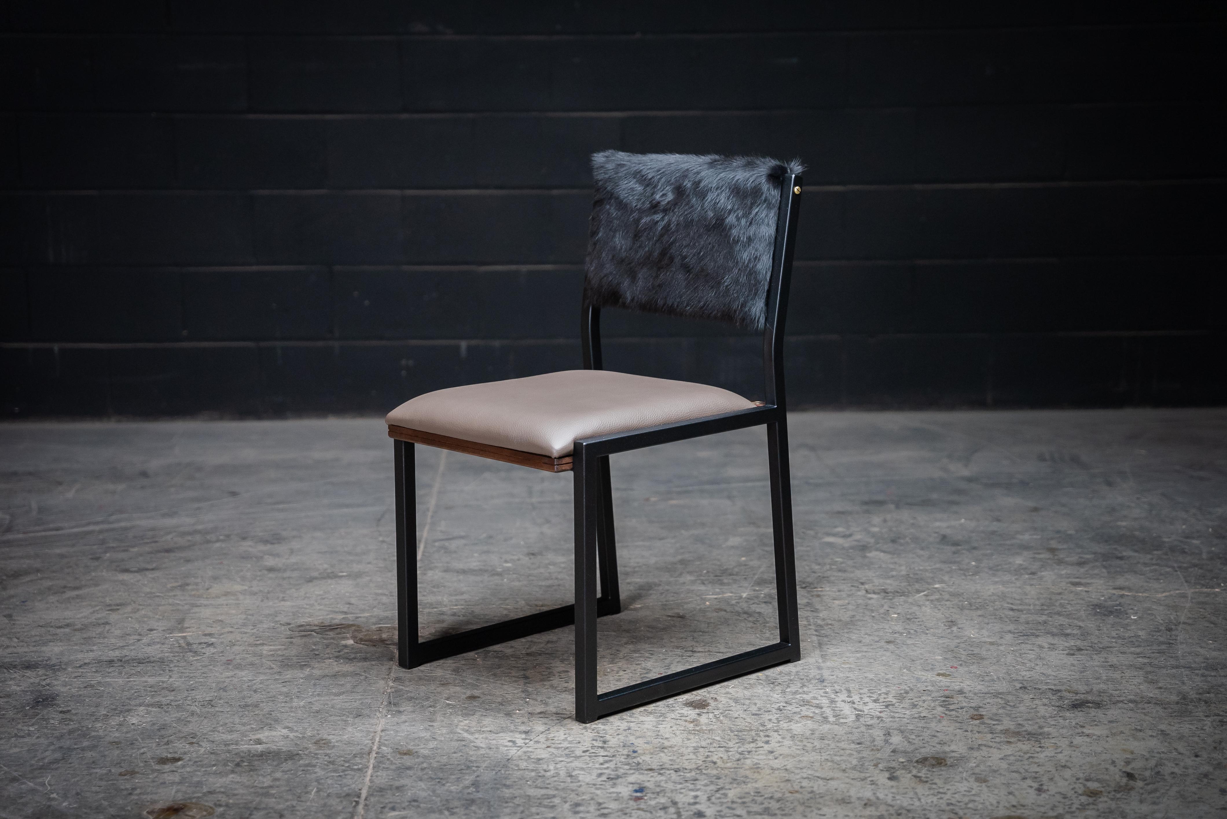 Shaker Modern Chair by Ambrozia, Walnut, Smokey Leather, Black Cowhide In New Condition For Sale In Drummondville, Quebec