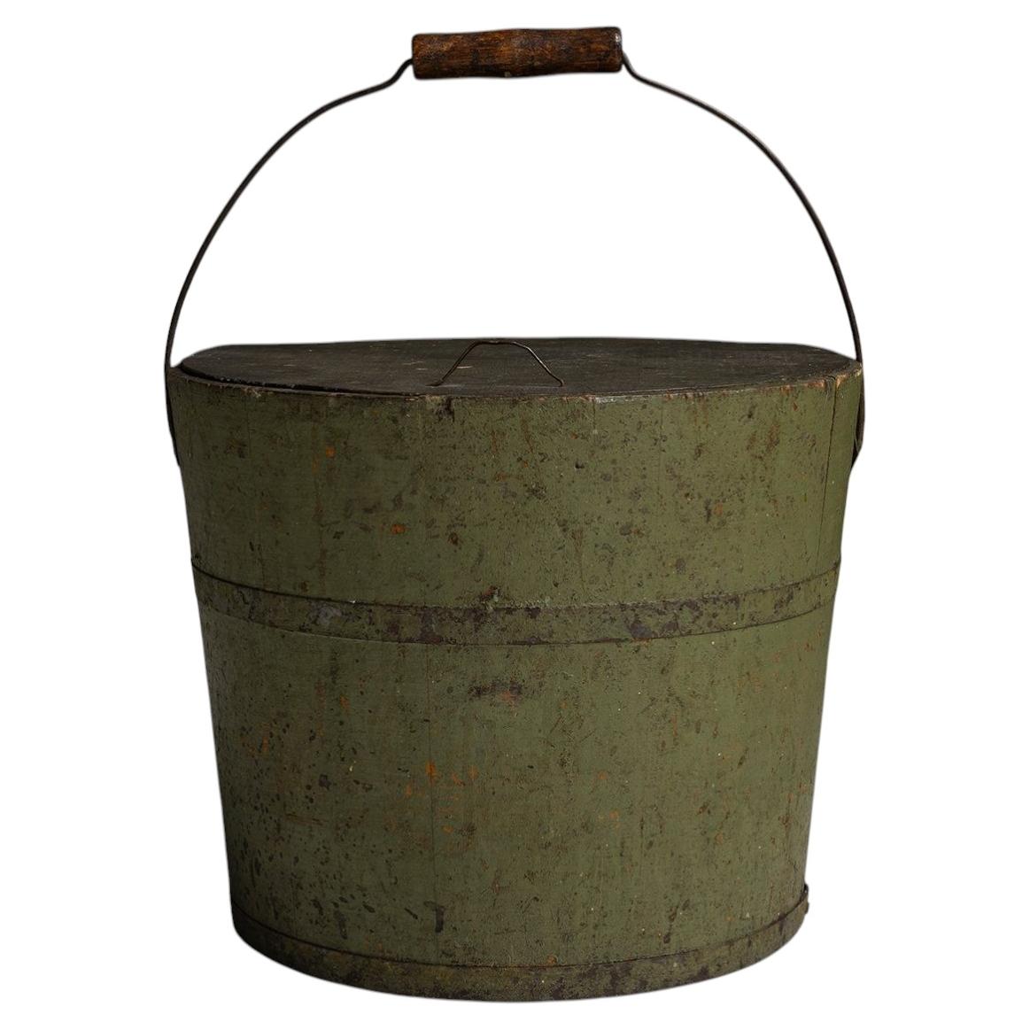 Shaker Painted Bucket, America 1790 For Sale