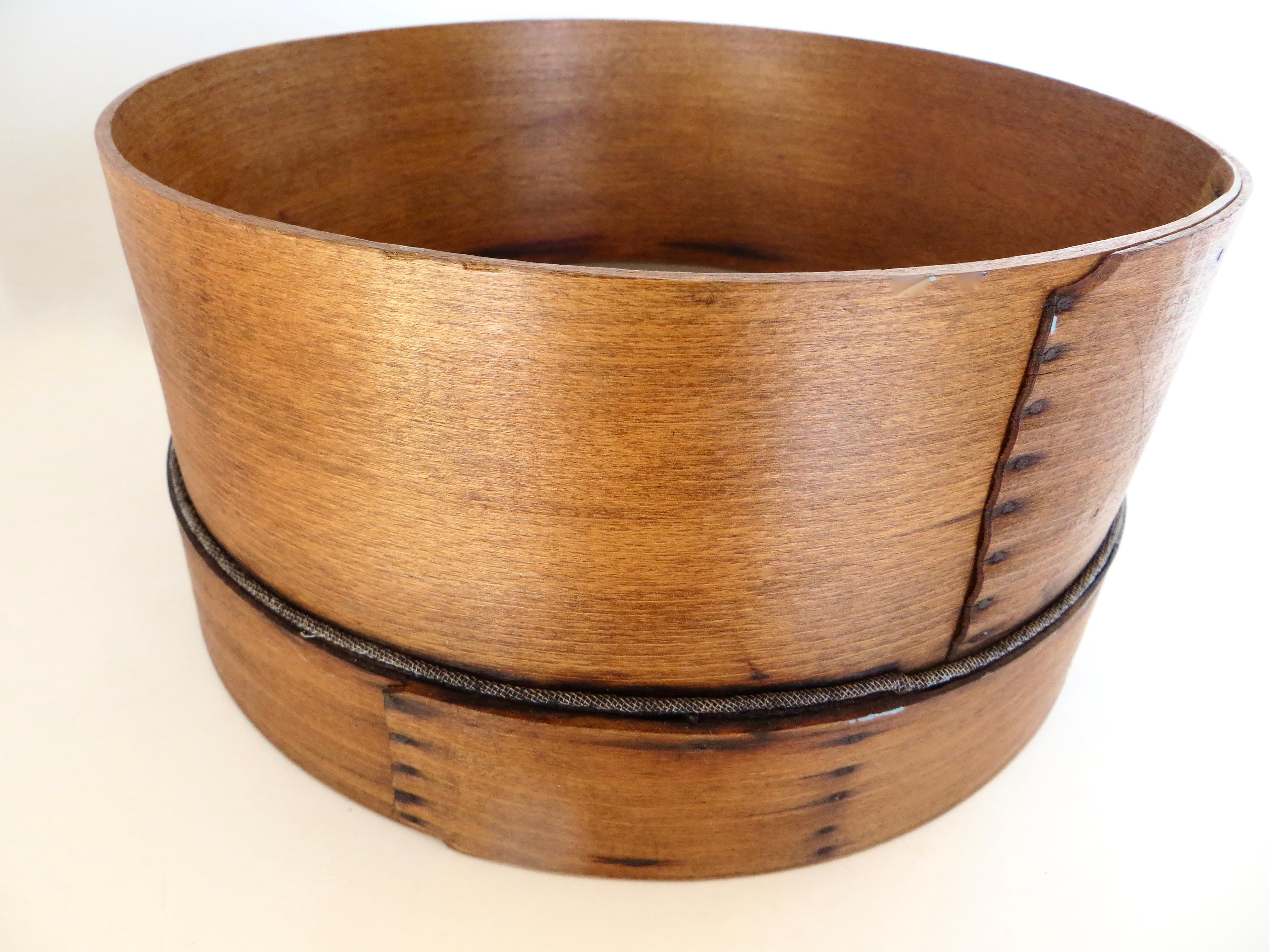 Shaker Round Bentwood Flour Sifter; Pennsylvania, Circa 1900 For Sale 1
