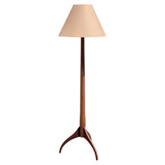 Lampada da terra scultorea in legno massello stile Shaker, ciliegio, di Shaker Workshops, anni '70 circa