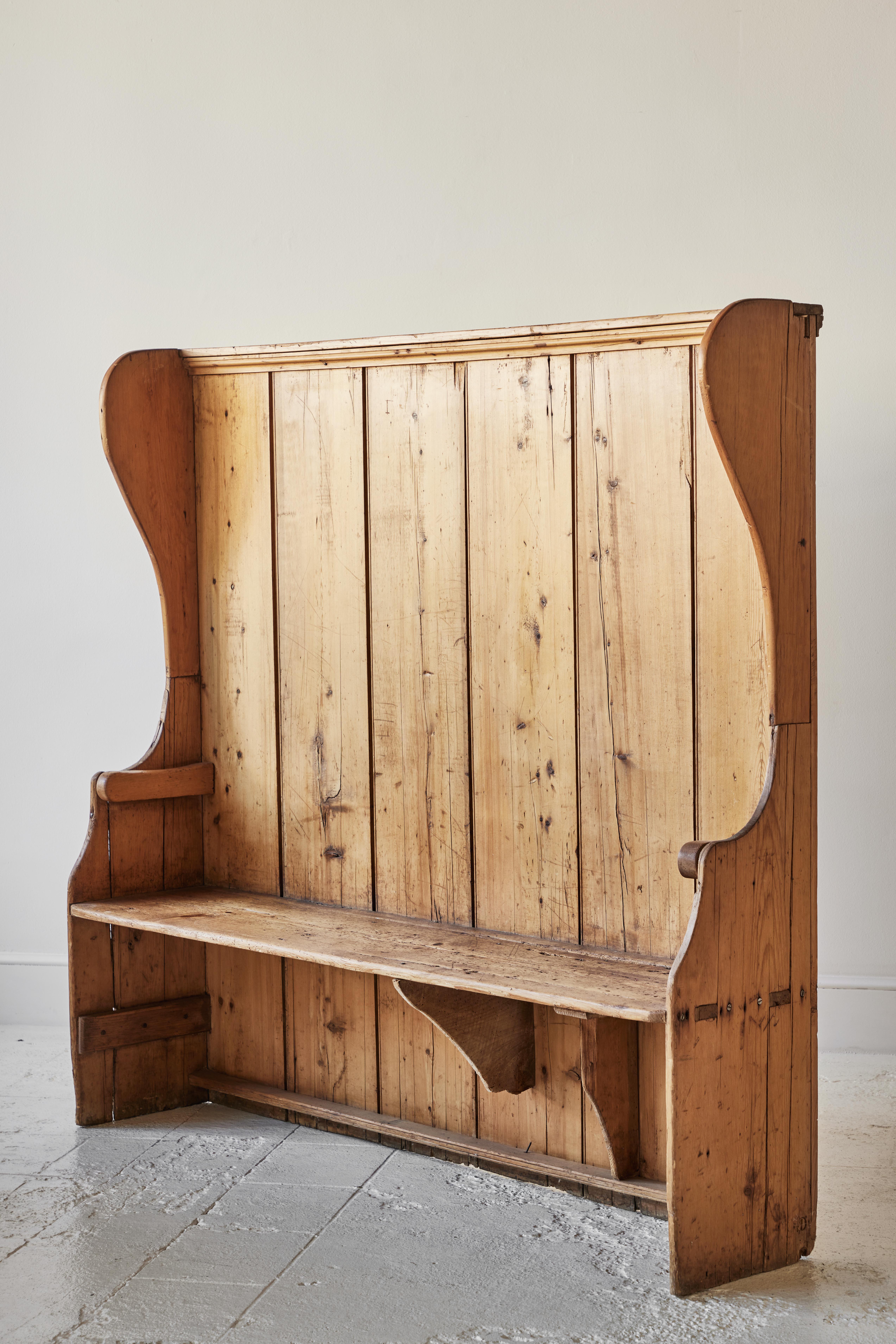 Shaker Style high Back Bench In Distressed Condition In Los Angeles, CA
