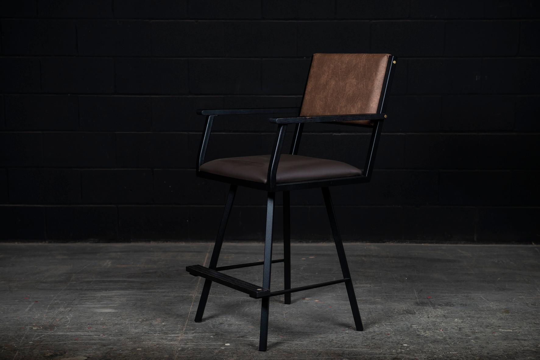 Shaker Swivel armchair, by Ambrozia, Ebonized Oak, Black Steel, Brown Vinyl In New Condition For Sale In Drummondville, Quebec